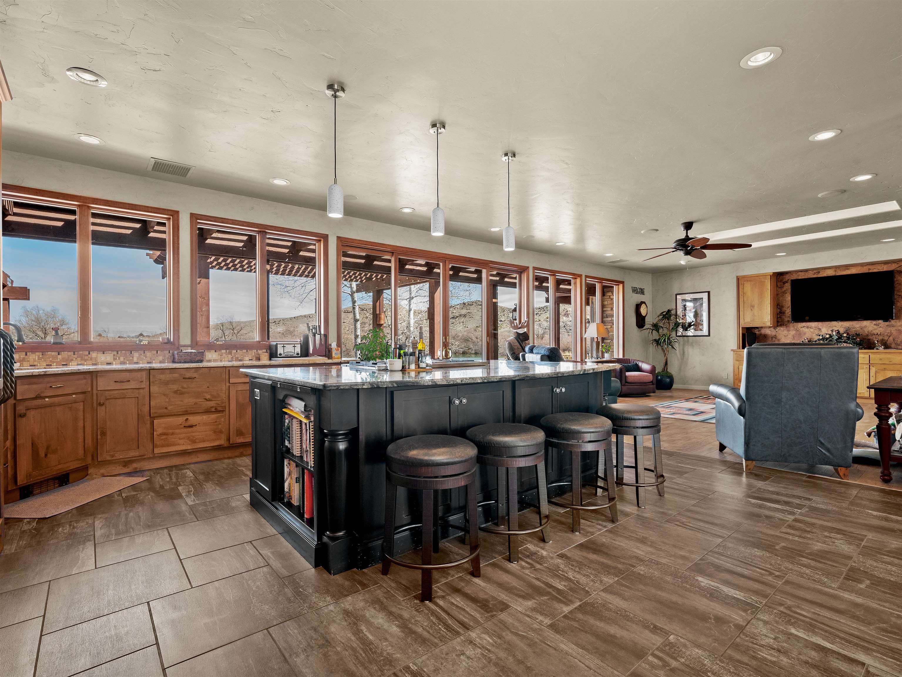 2111 Desert Hills Road Property Photo 11