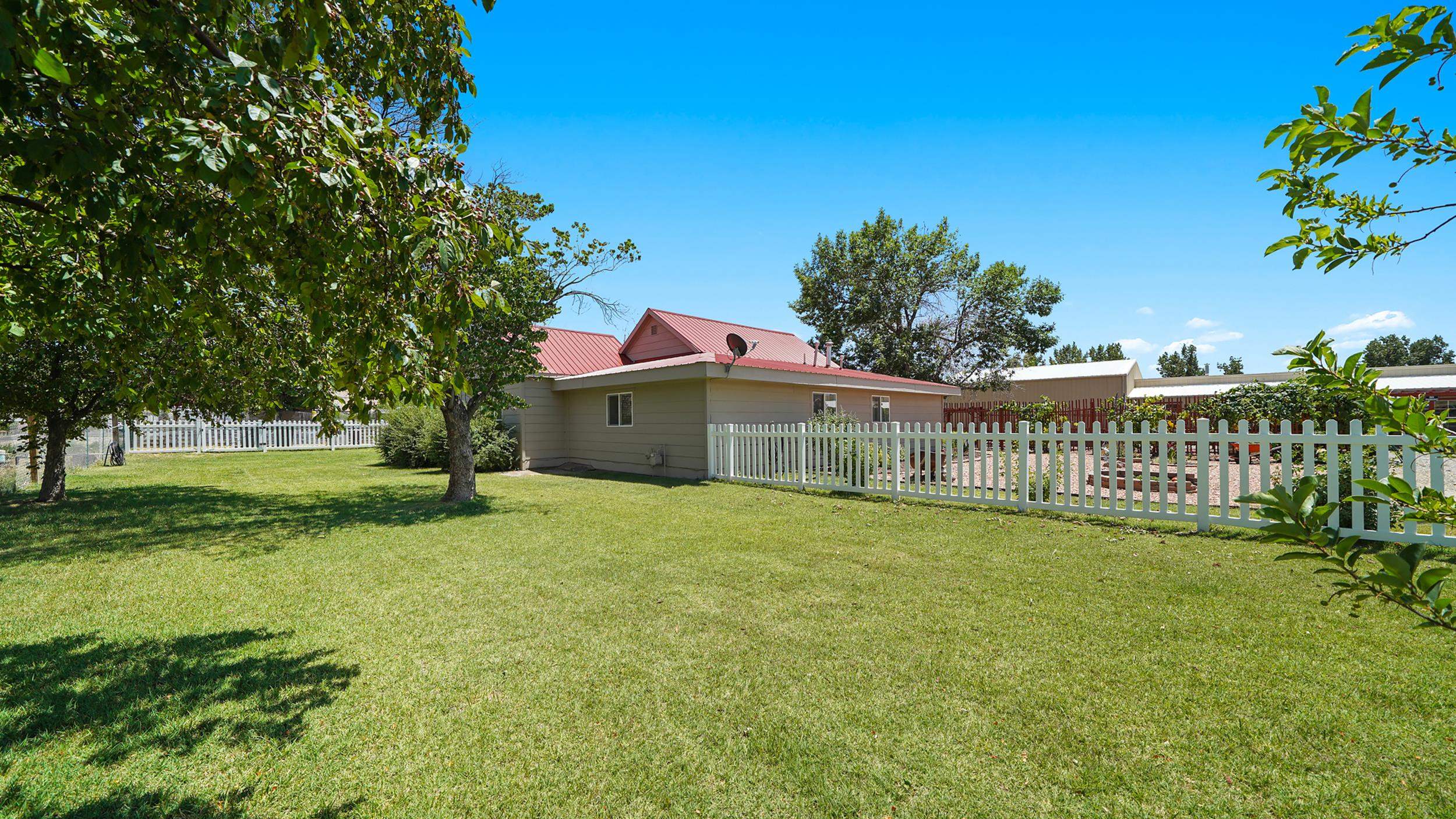 3669 G Road Property Photo 2