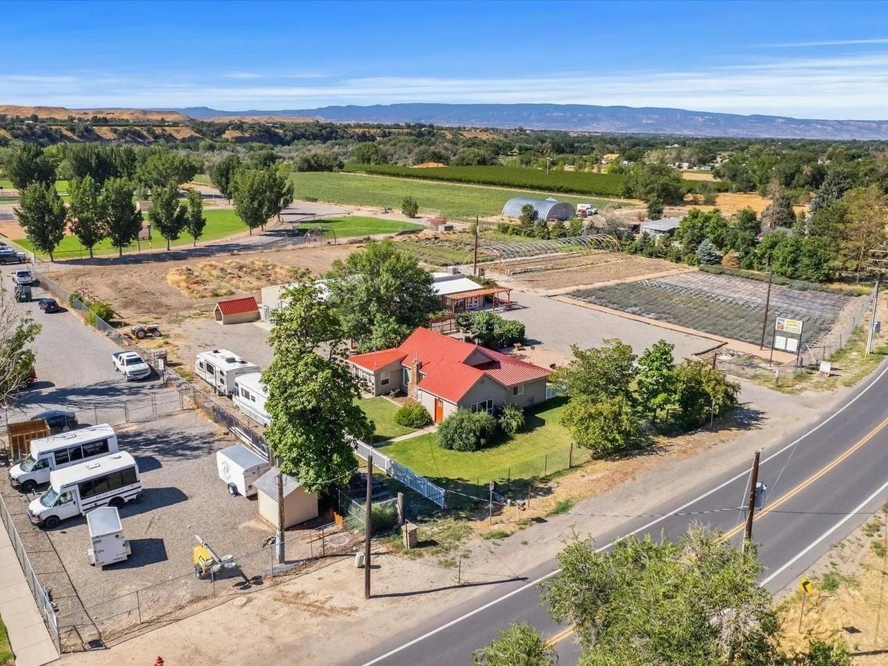 3669 G Road Property Photo 4