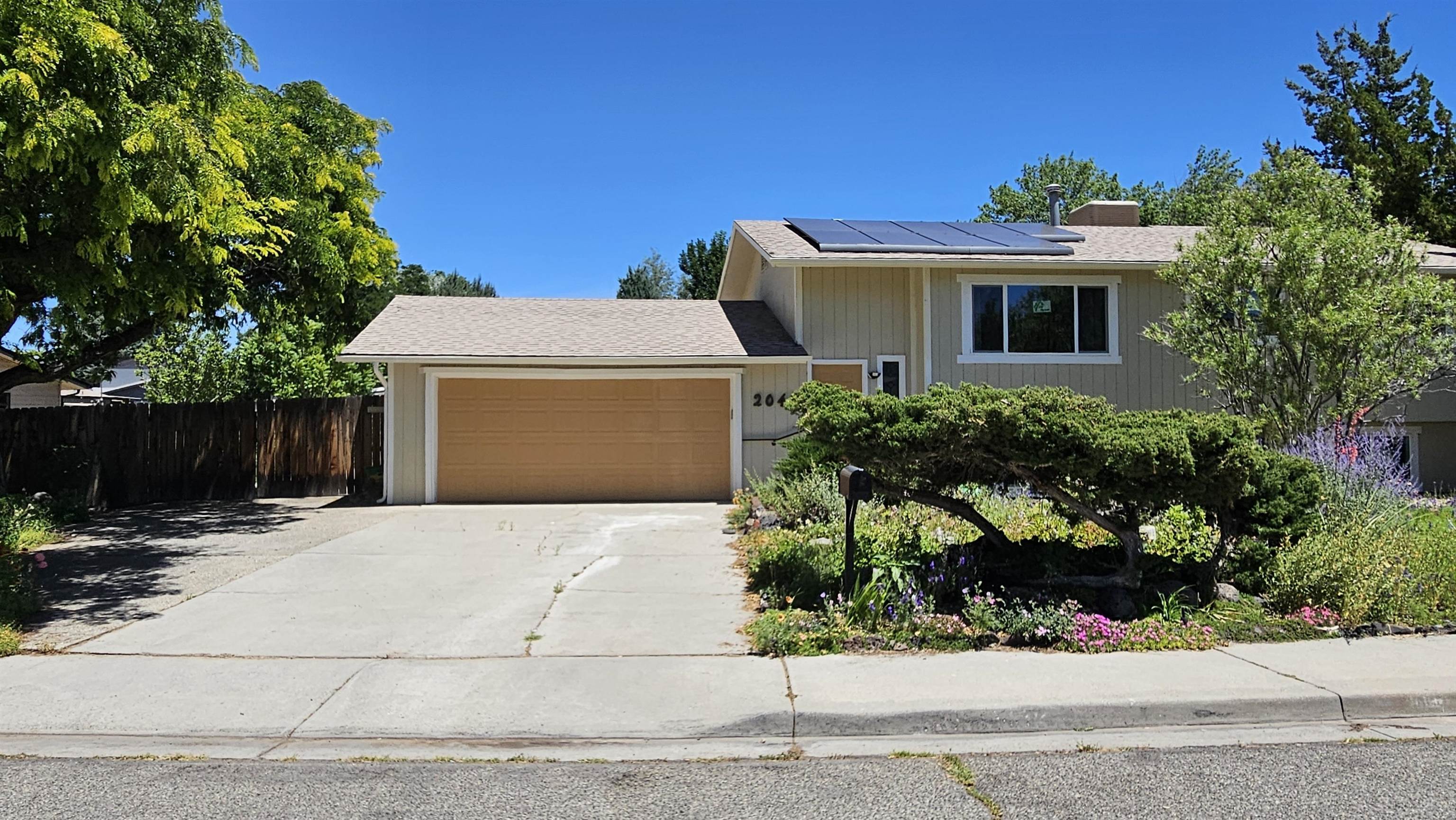 2040 Barberry Avenue Property Photo 1