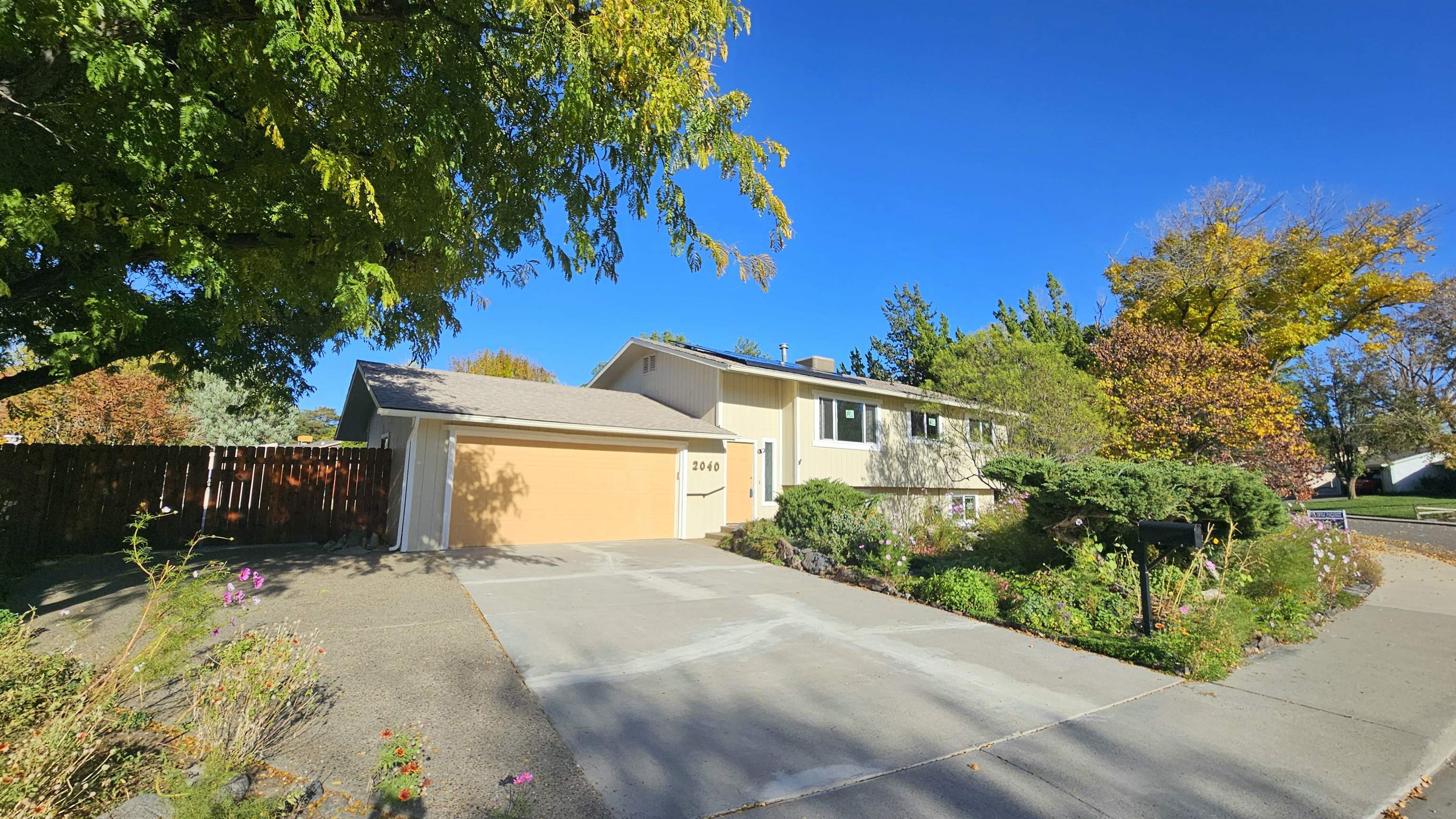 2040 Barberry Avenue Property Photo 1