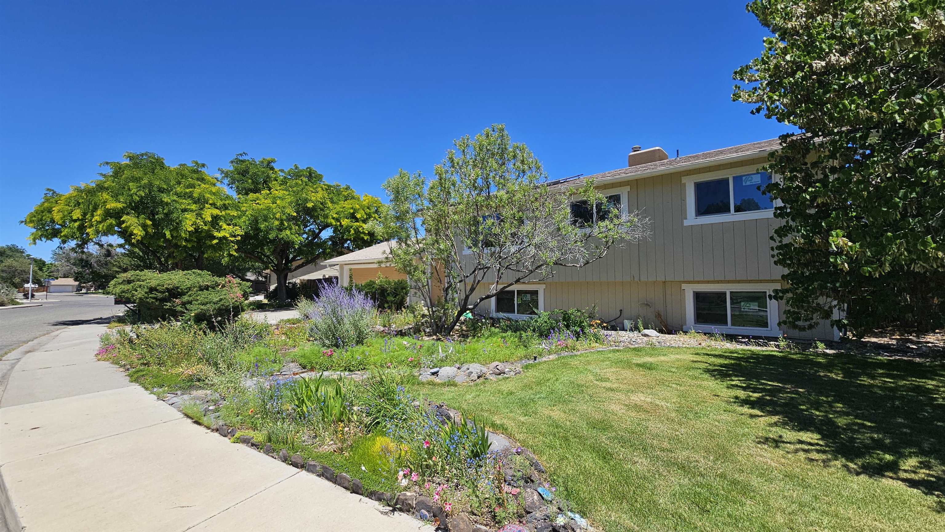 2040 Barberry Avenue Property Photo 6