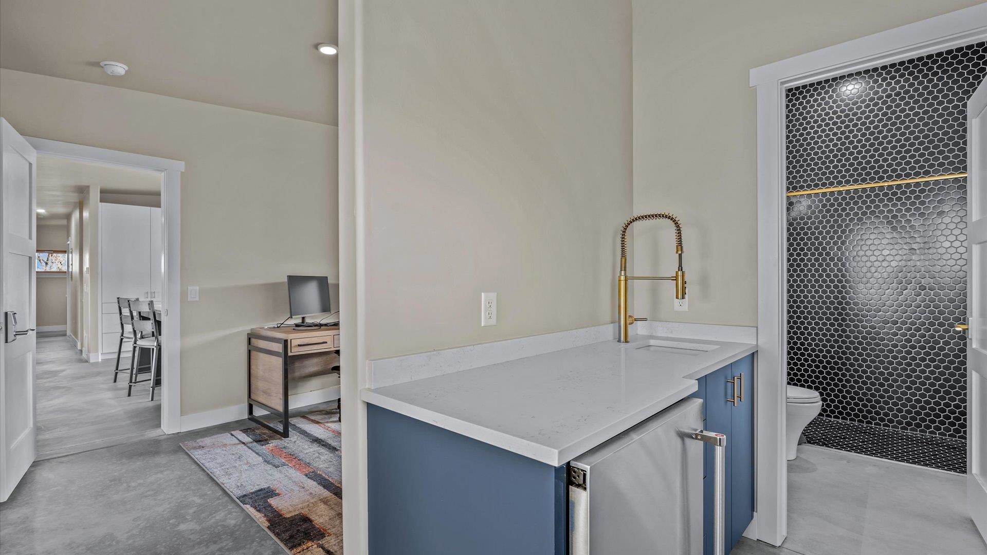 1970 Broadway Property Photo 11