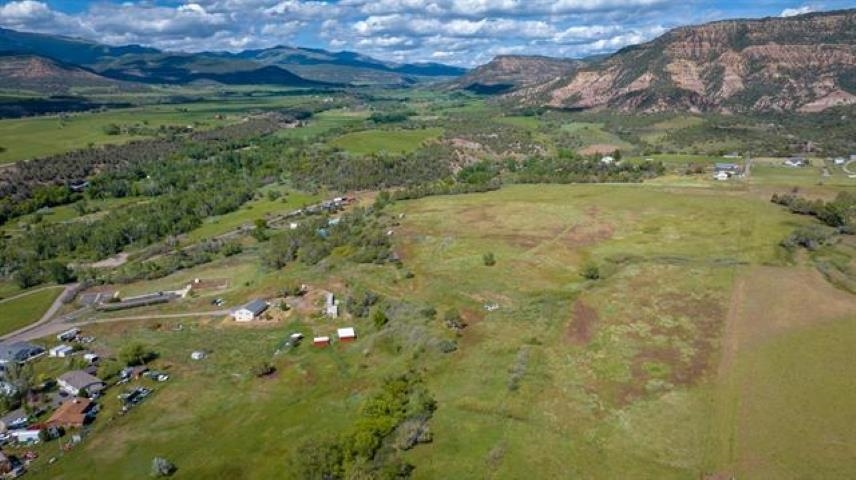 900 Thistle Court Property Photo 2