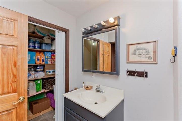 900 Thistle Court Property Photo 10