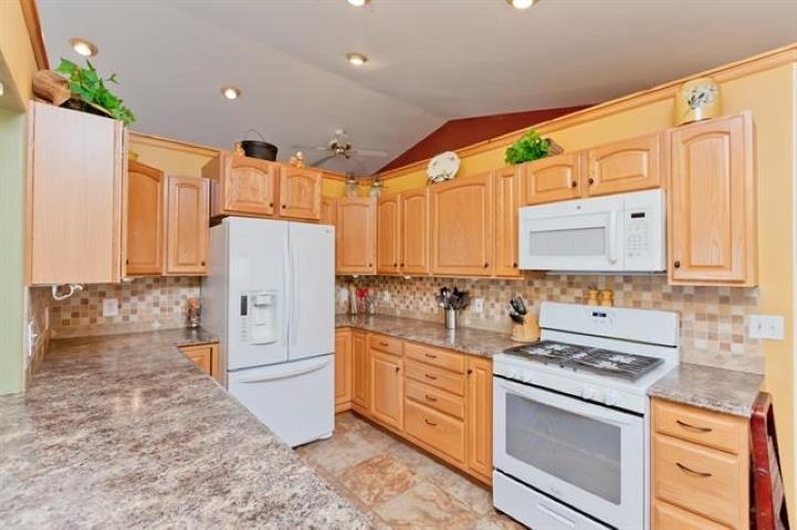 900 Thistle Court Property Photo 15