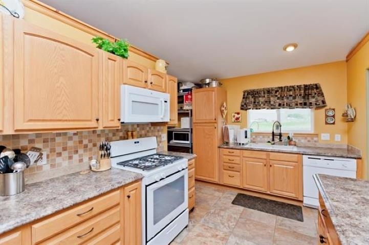 900 Thistle Court Property Photo 16