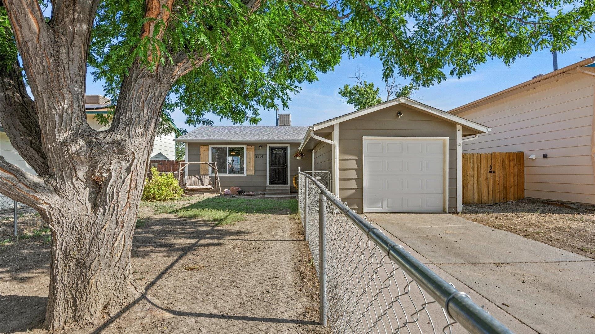 3207 Bunting Avenue Property Photo 1