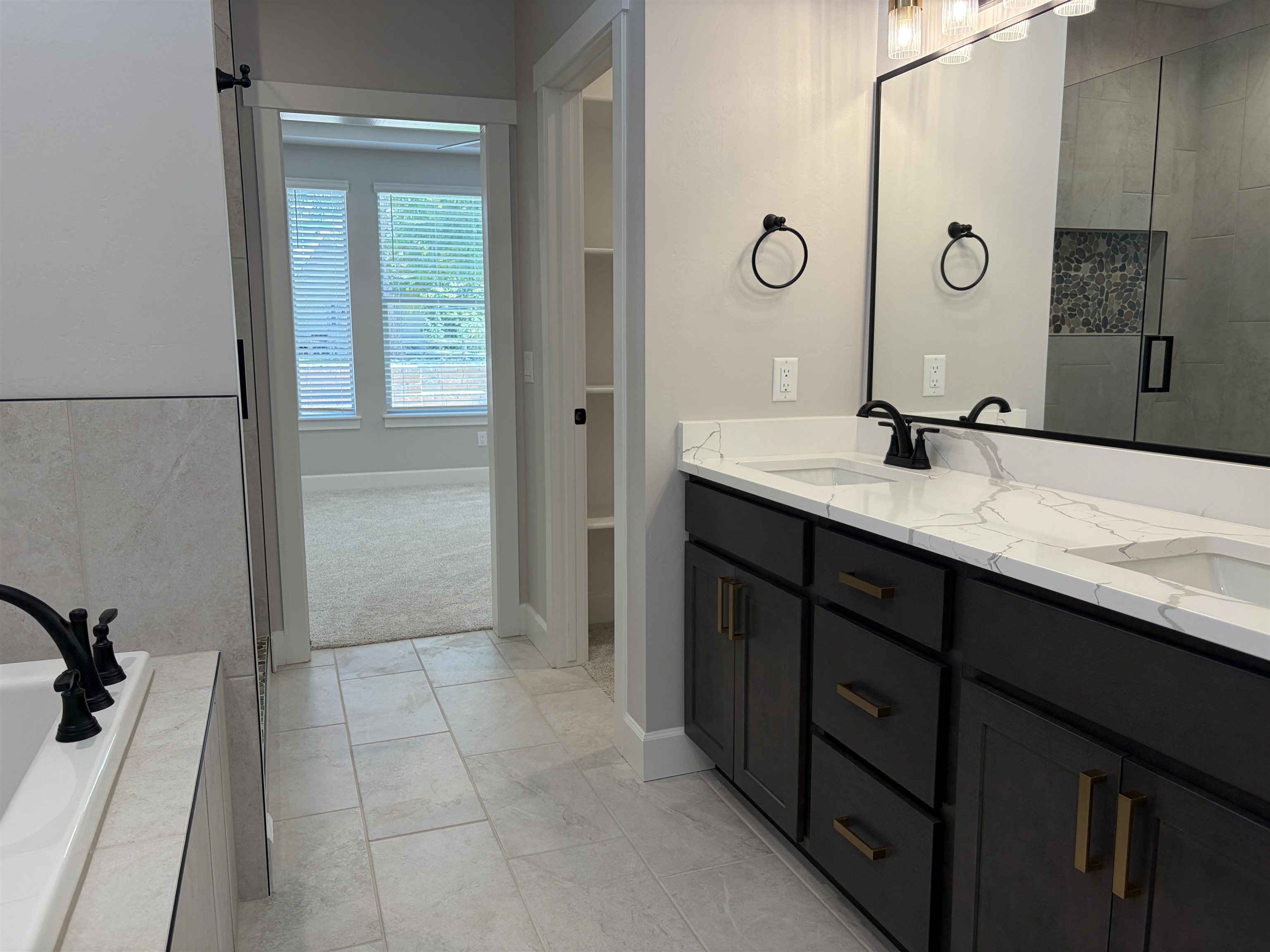 696 Arran Way Property Photo 10