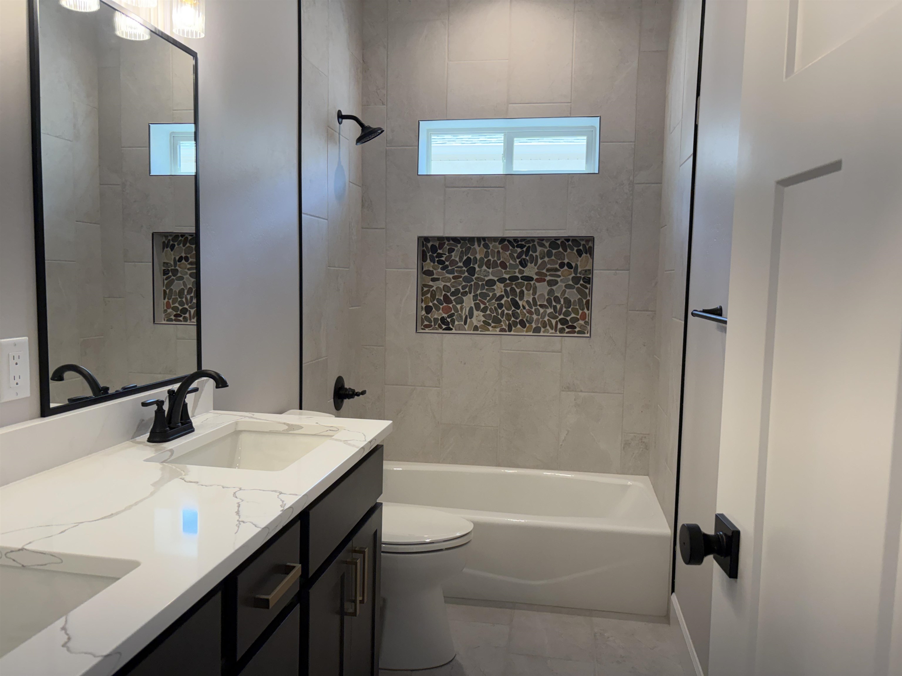 696 Arran Way Property Photo 12