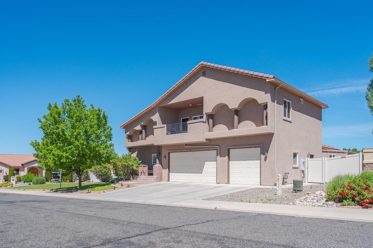 727 Egret Circle Property Photo 2