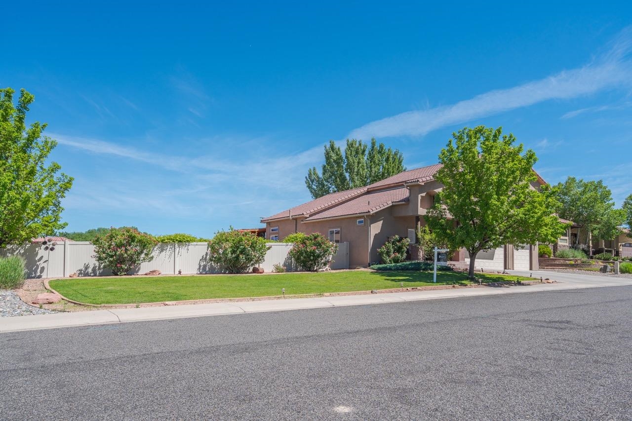 727 Egret Circle Property Photo 3
