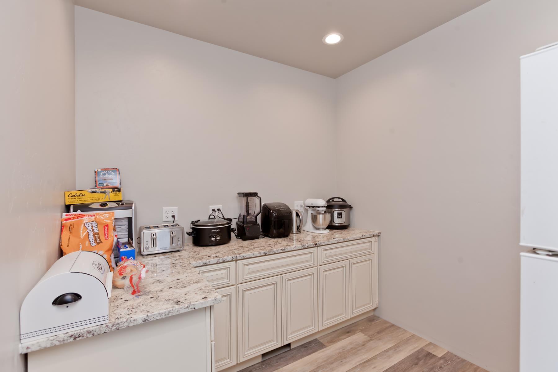 2314 Broadway Property Photo 12