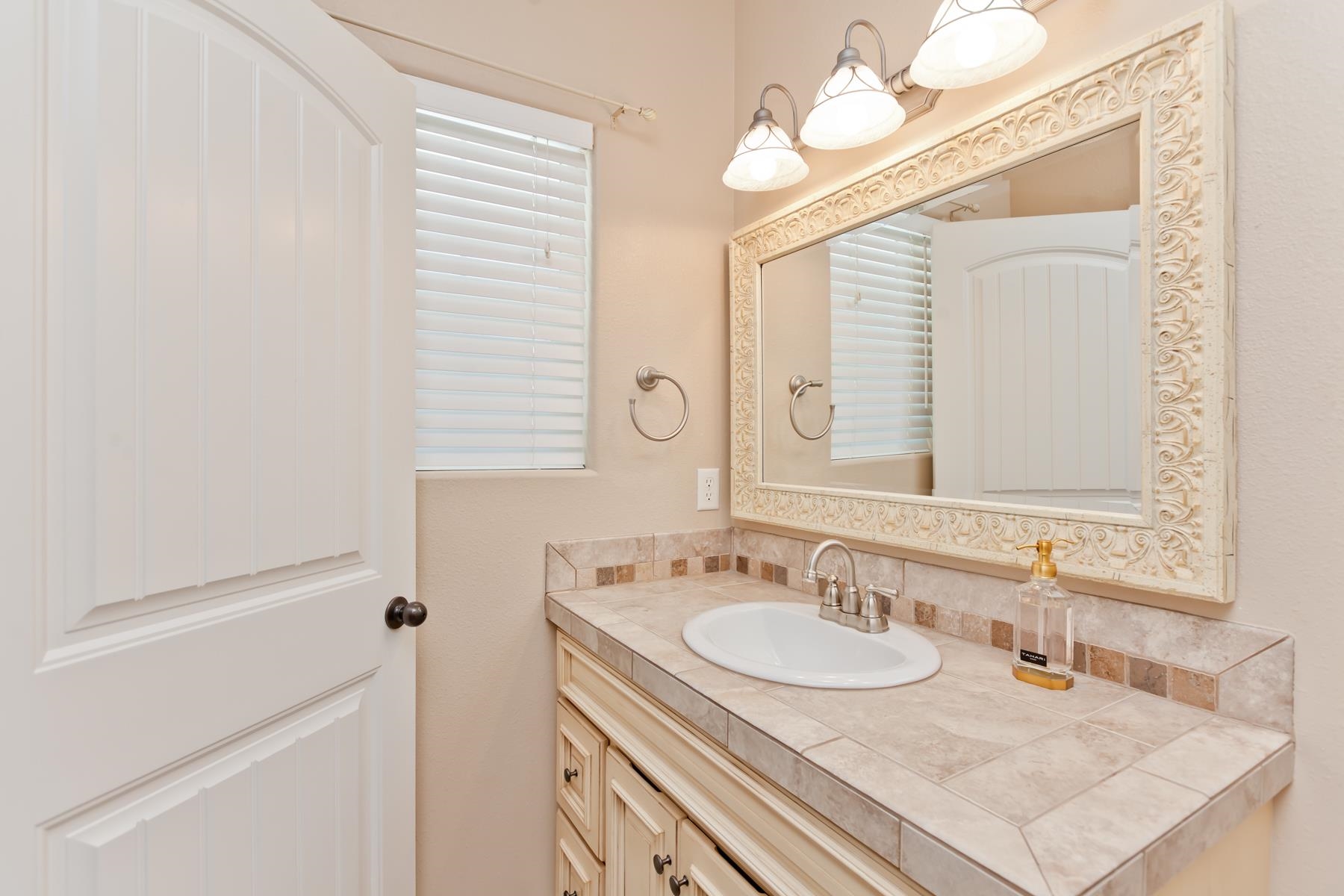 2314 Broadway Property Photo 23