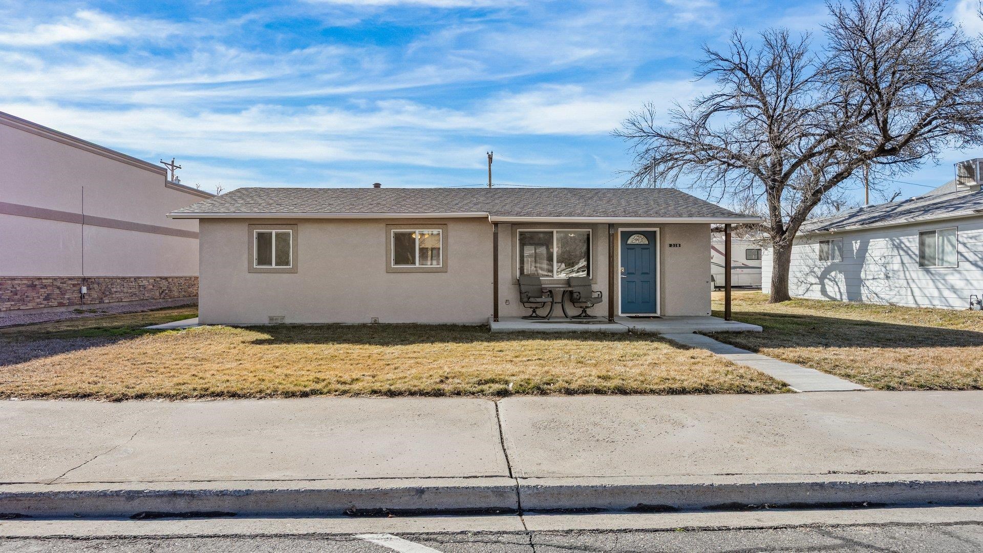 318 E Aspen Avenue Property Photo 1