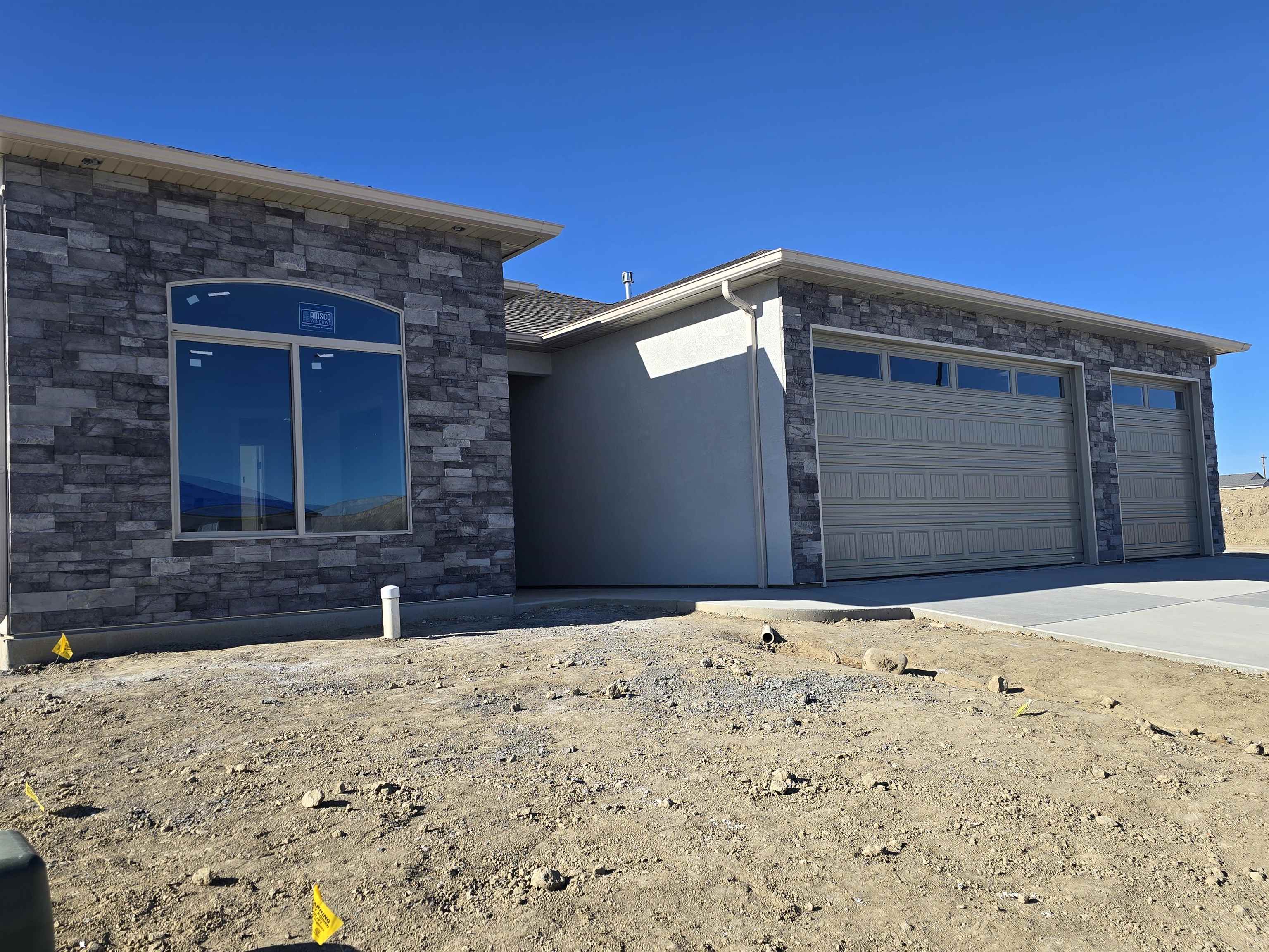 697 Arran Way Property Photo 1