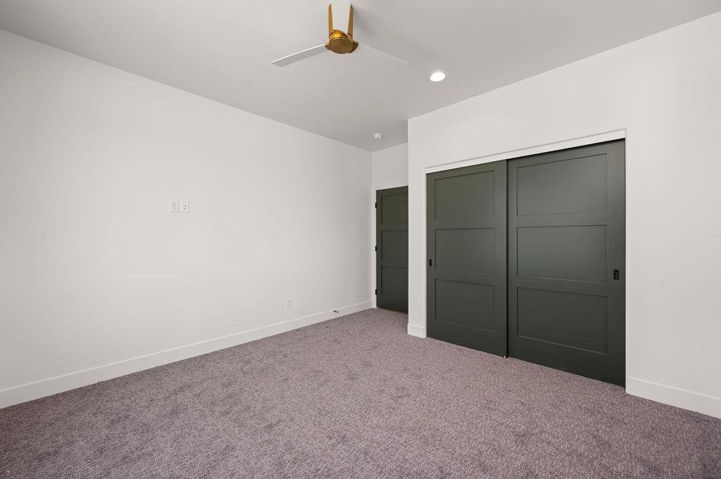 2704 Meadowcrest Court Property Photo 27