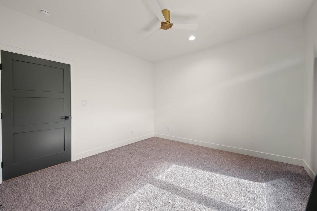 2704 Meadowcrest Court Property Photo 28