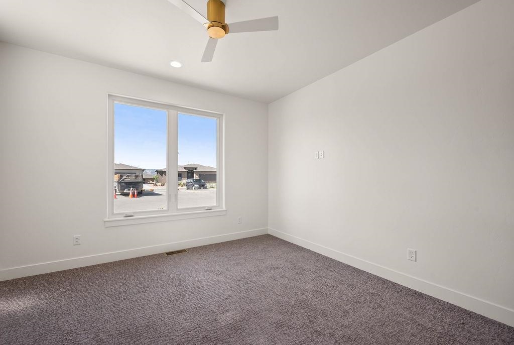 2704 Meadowcrest Court Property Photo 31