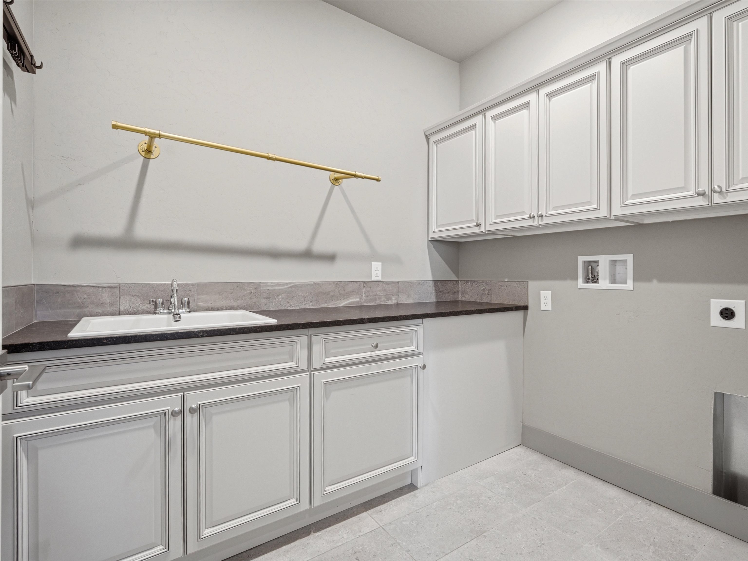 1223 Eagle Way Property Photo 27