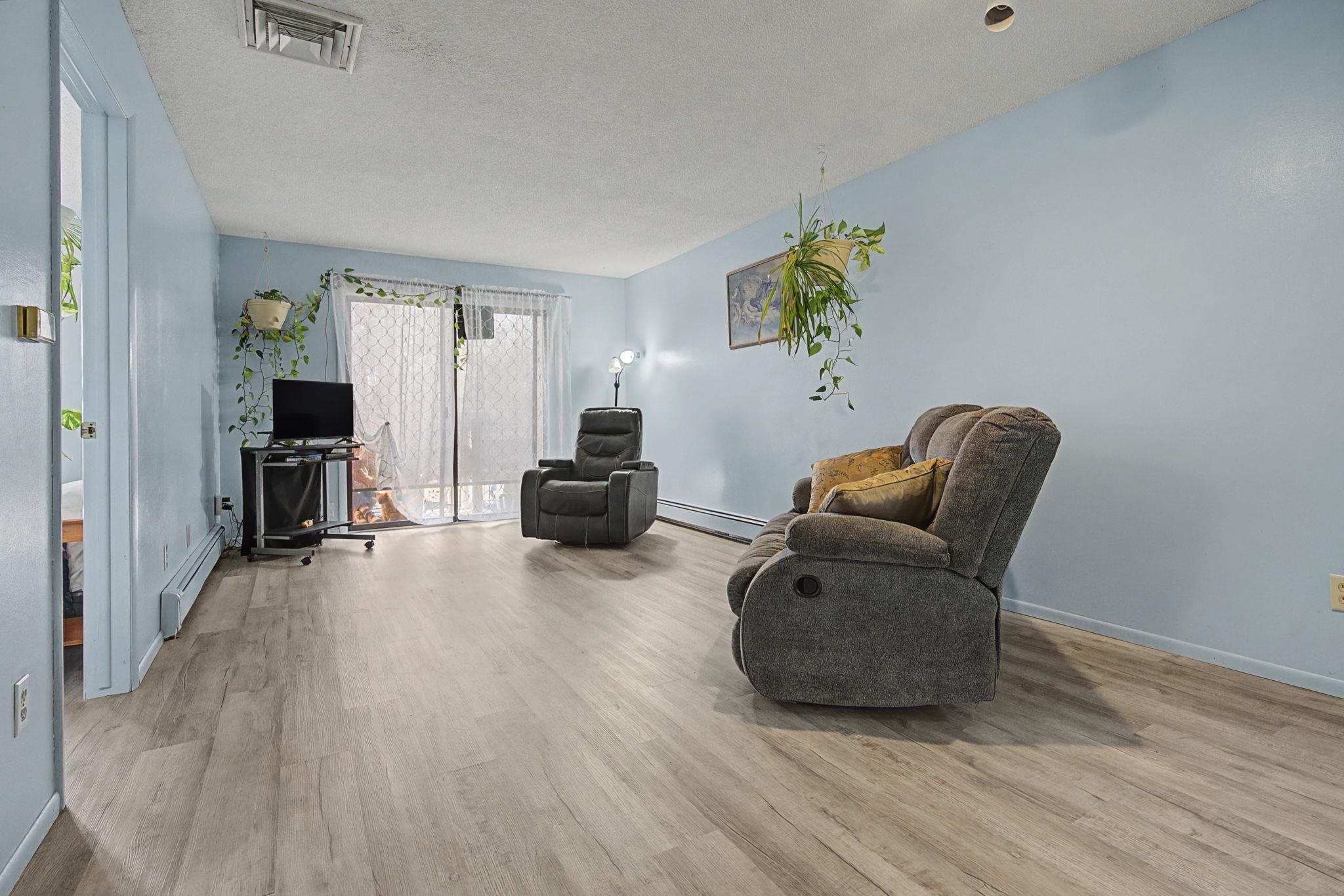 3233 Lakeside Drive Property Photo 3