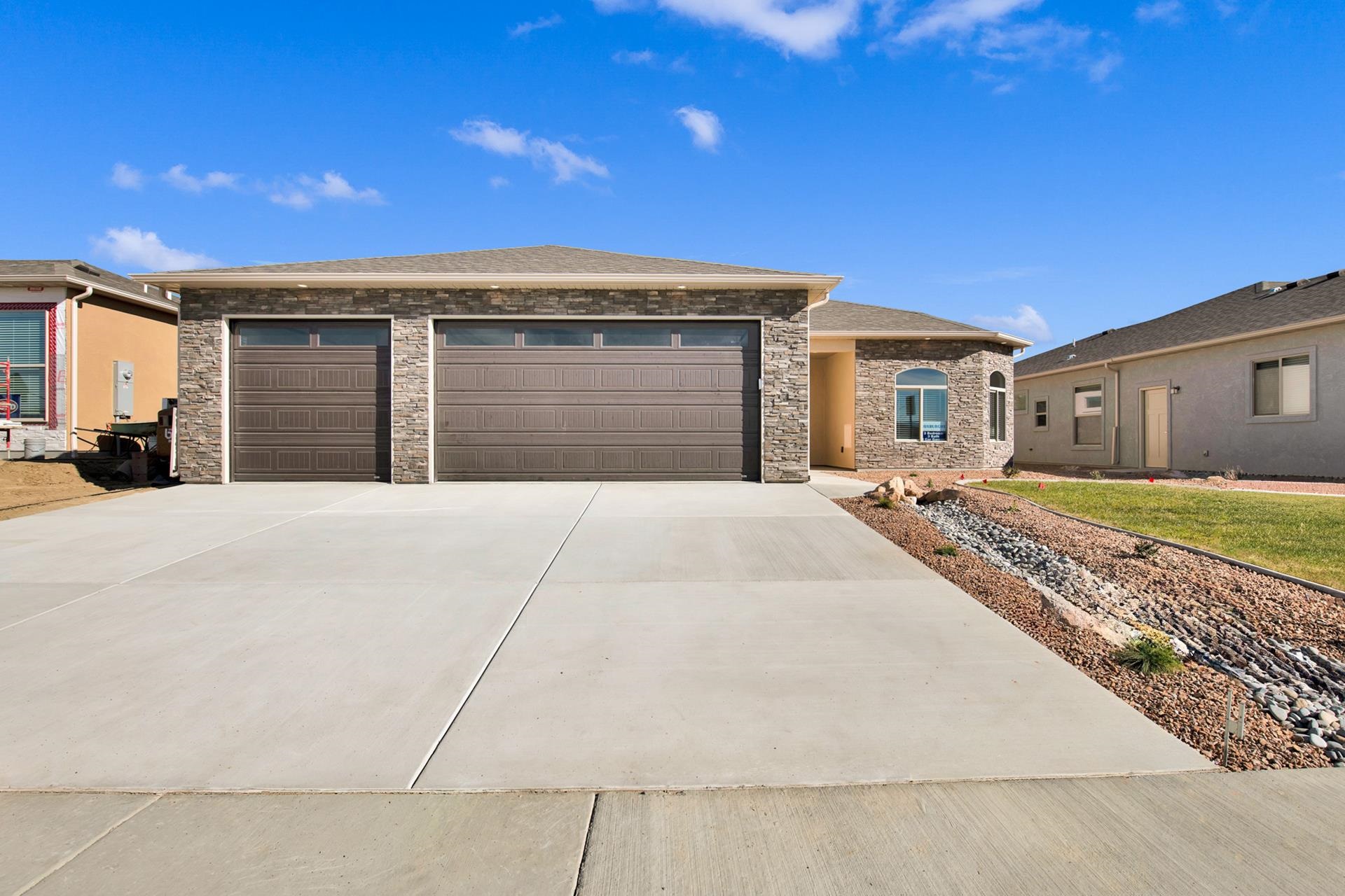 698 ARRAN WAY