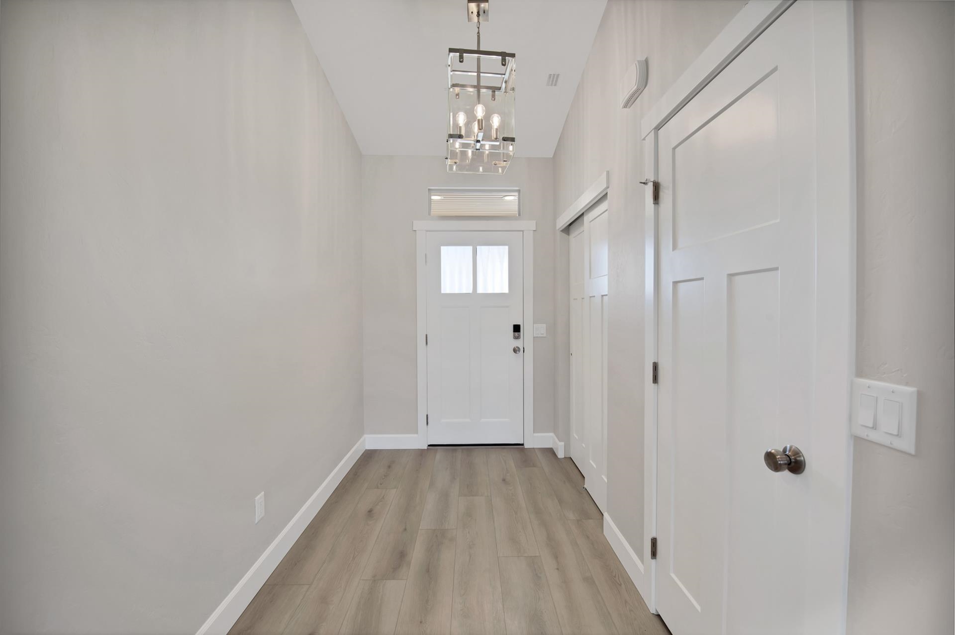 698 Arran Way Property Photo 4