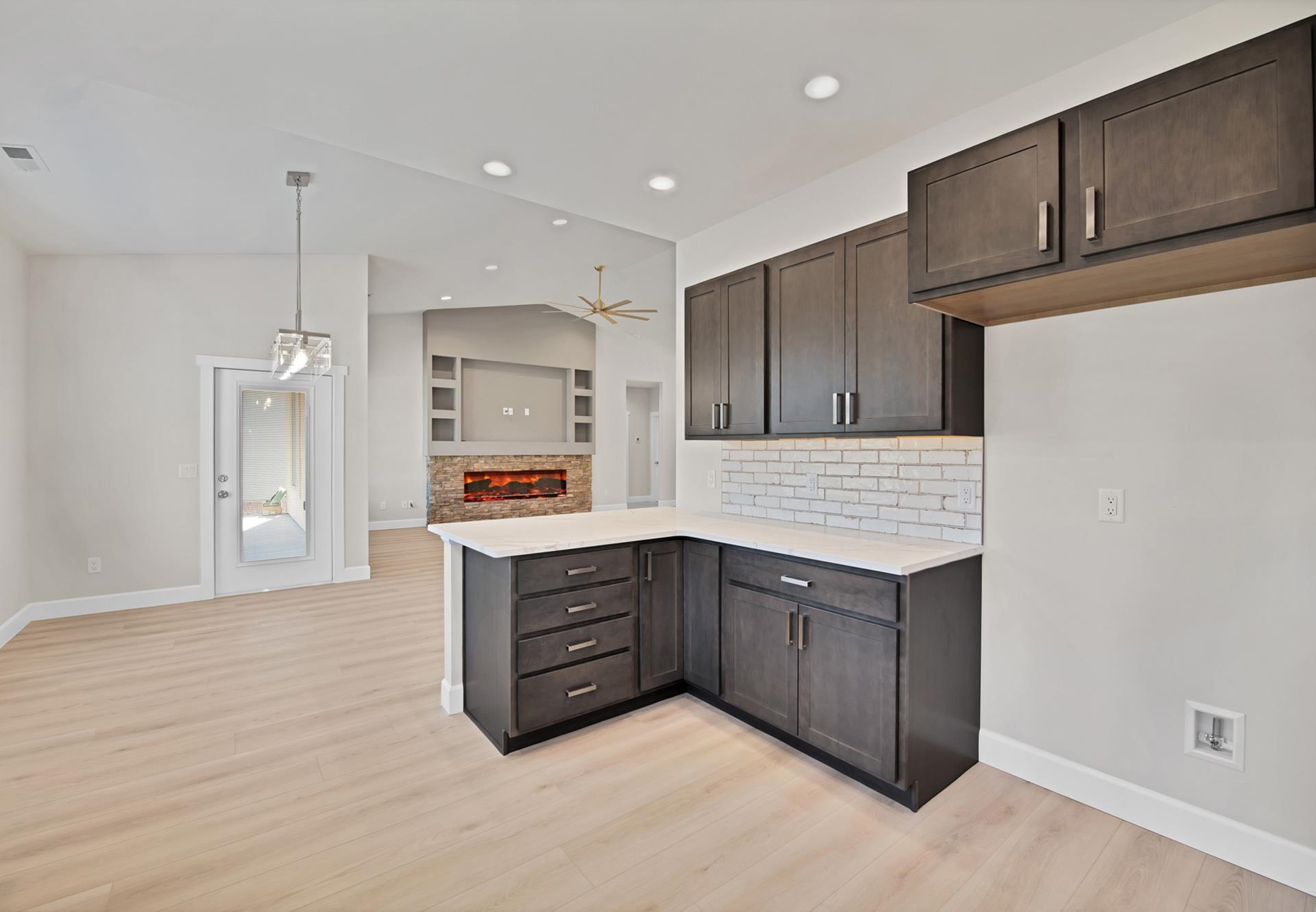 698 Arran Way Property Photo 6