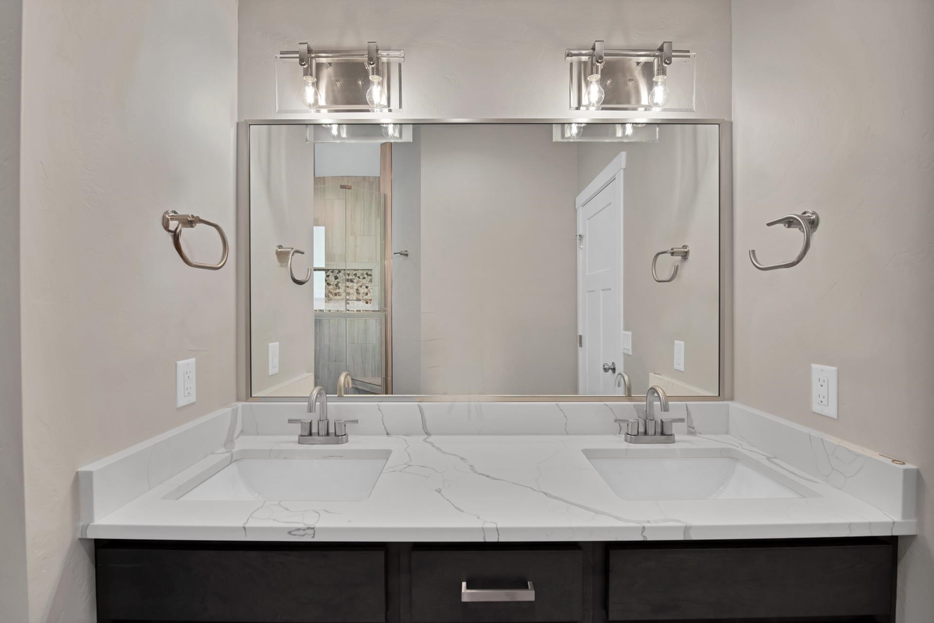 698 Arran Way Property Photo 10