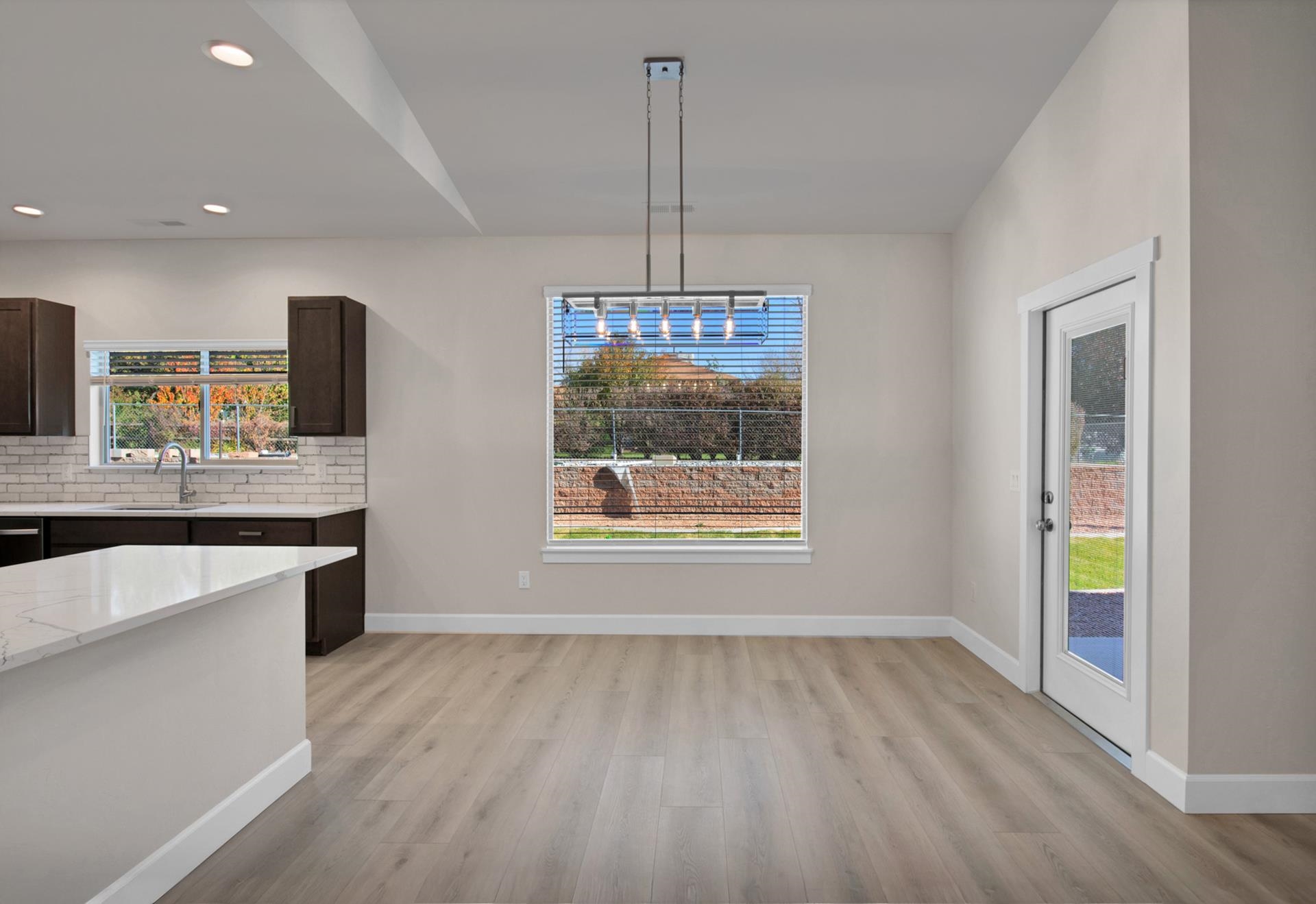 698 Arran Way Property Photo 12