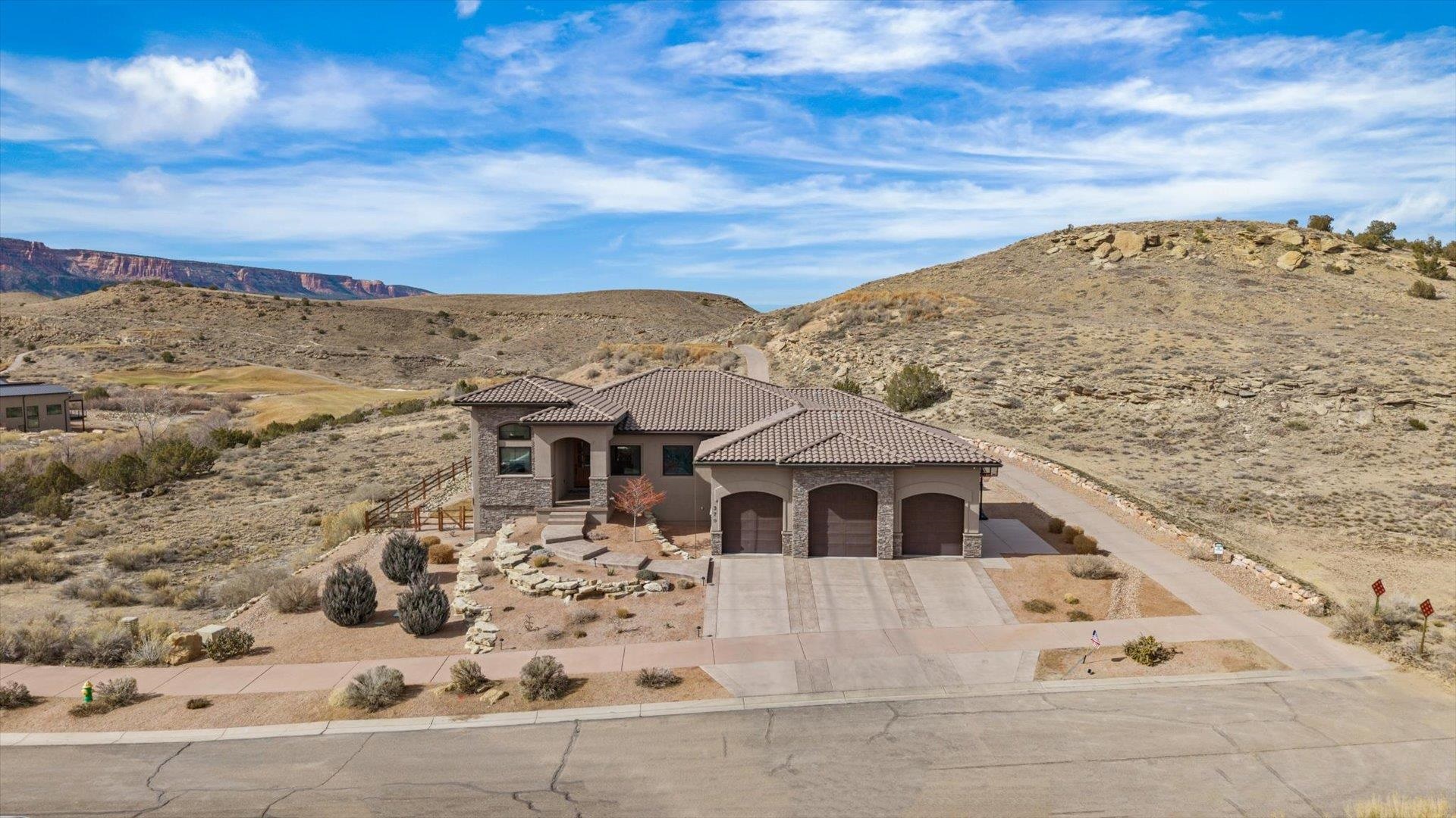 379 High Desert Road Property Photo 2