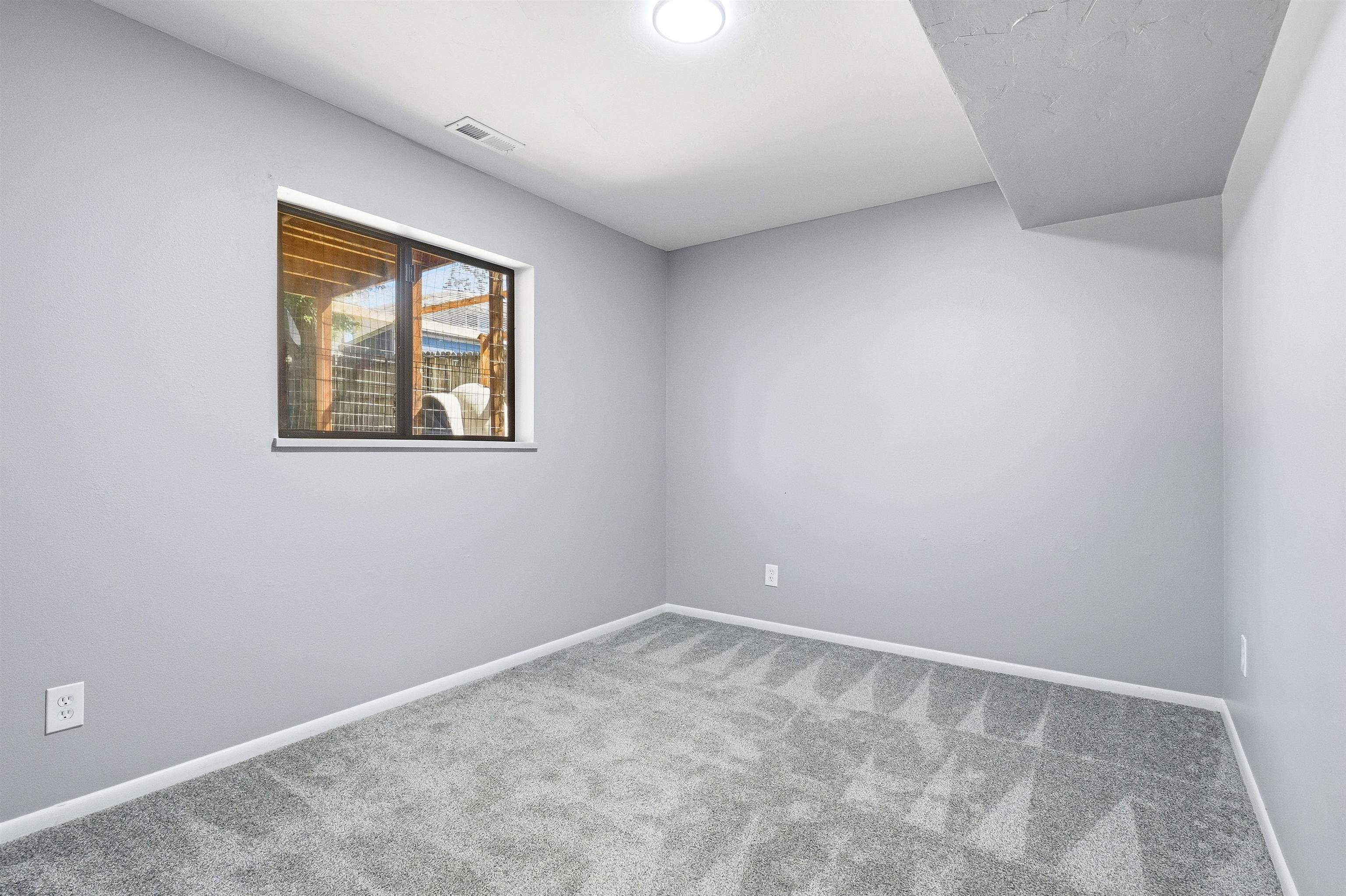 2984 Walnut Avenue Property Photo 18