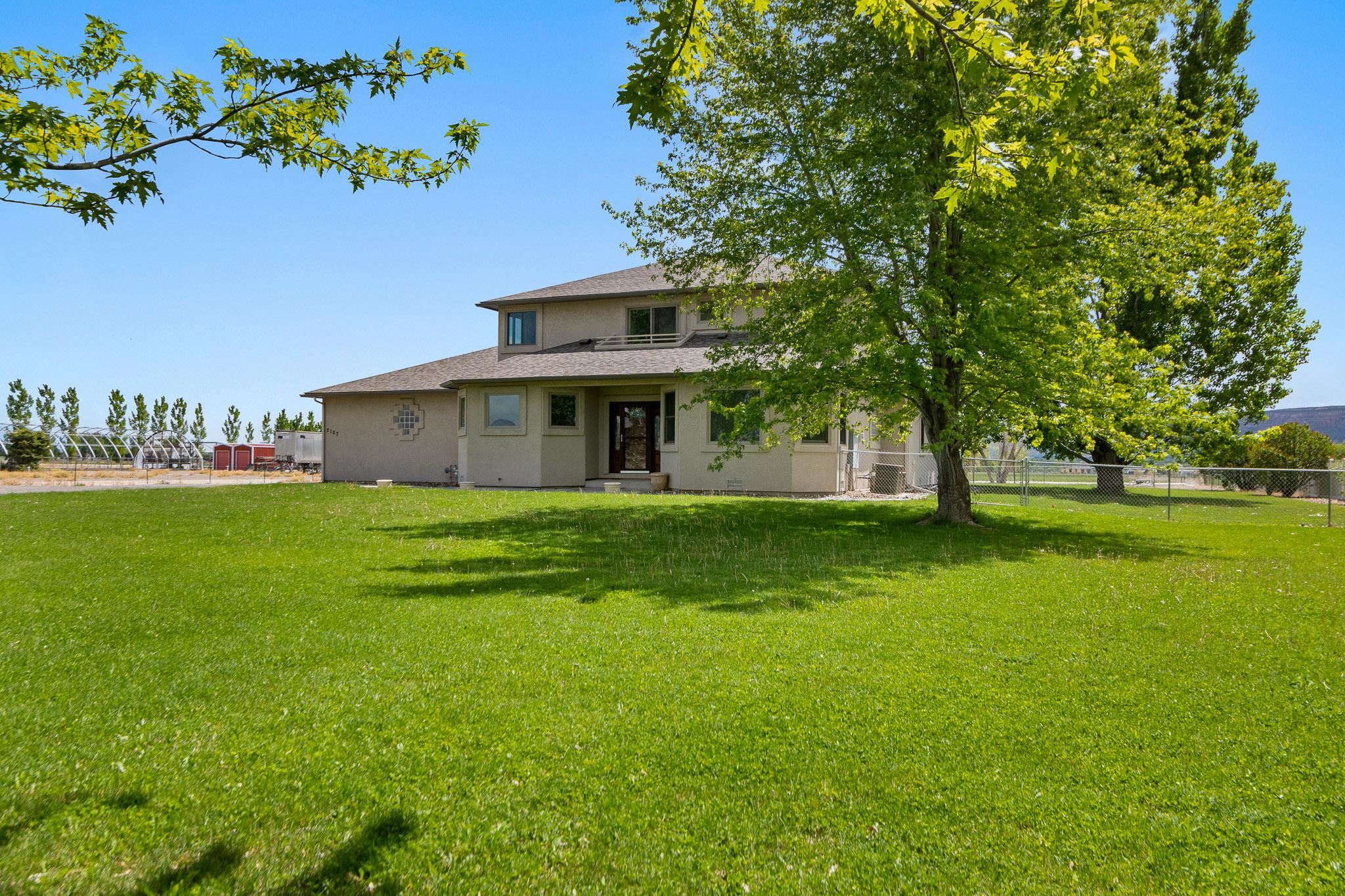 2107 I 1/2 Road Property Photo 2
