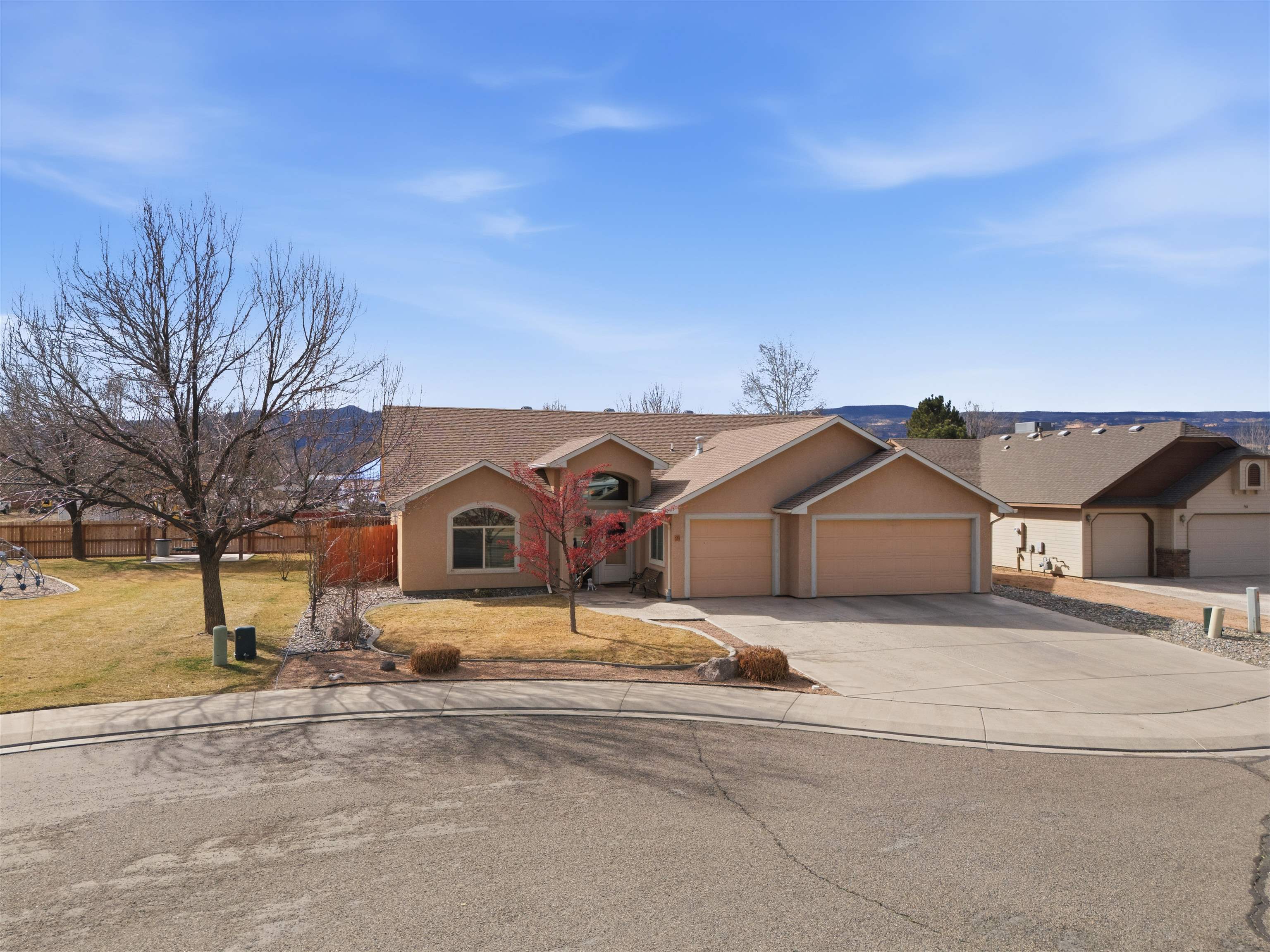 934 Cliffrose Avenue Property Photo 1