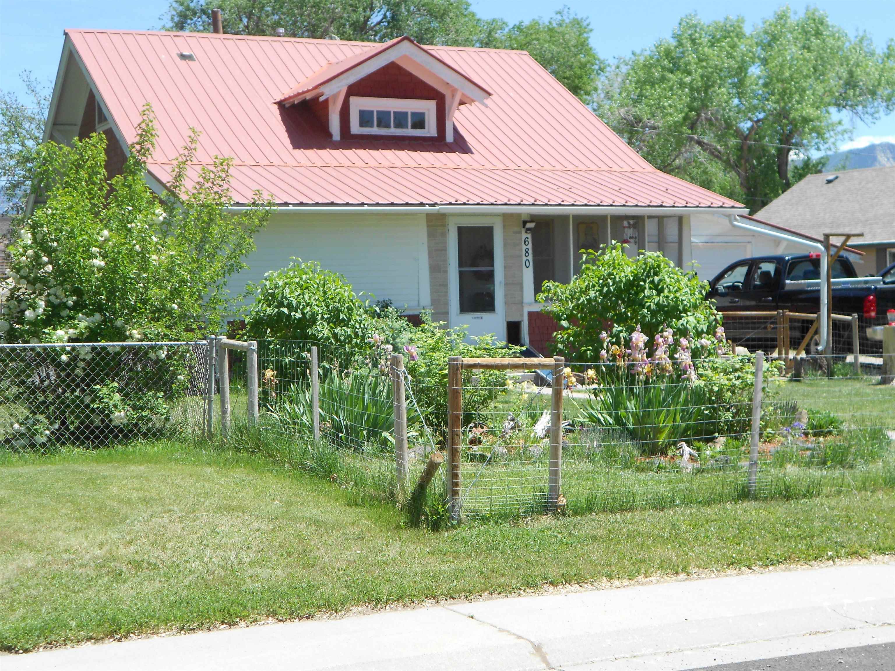 680 Curtis Avenue Property Photo 3