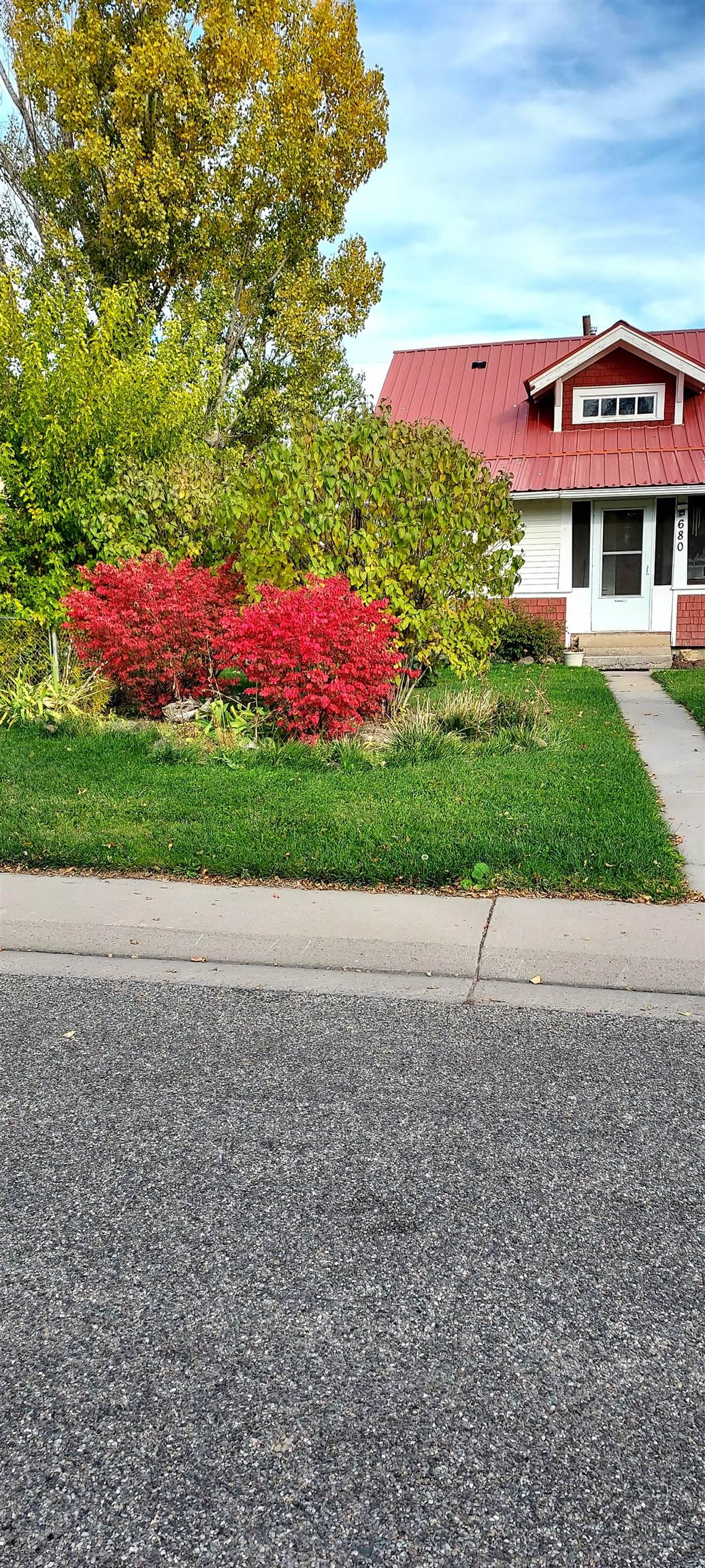 680 Curtis Avenue Property Photo 4