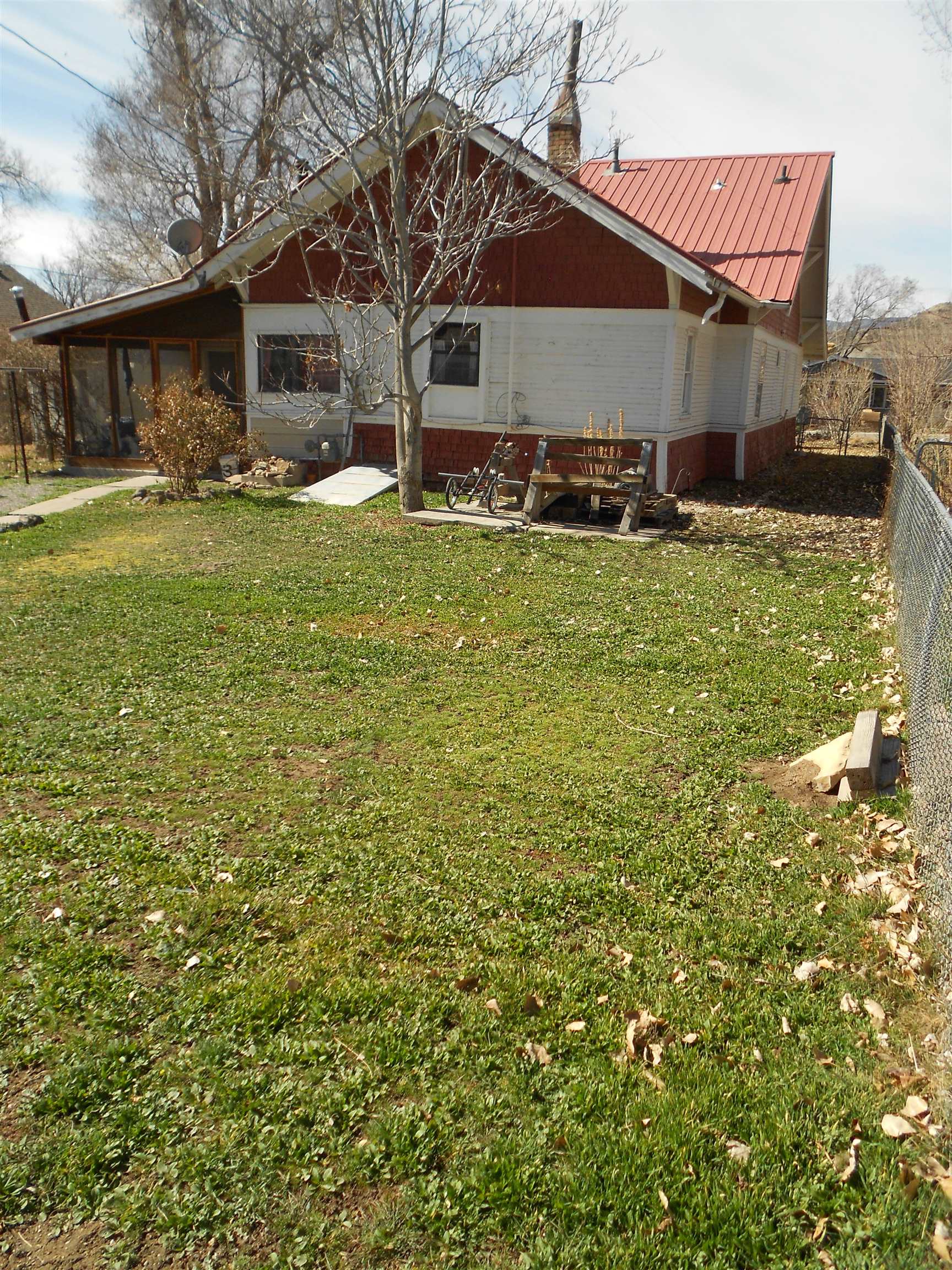 680 Curtis Avenue Property Photo 5