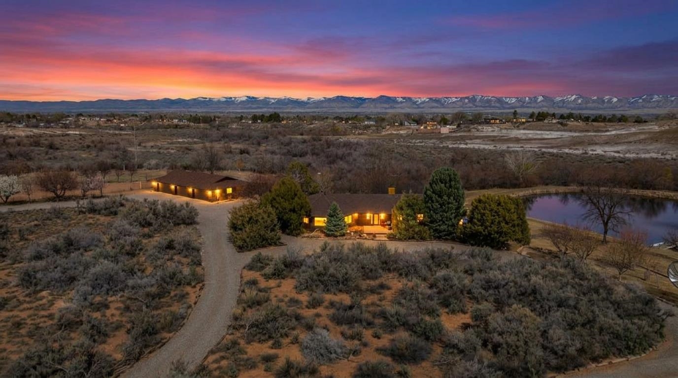 2108 Desert Hills Road Property Photo 2