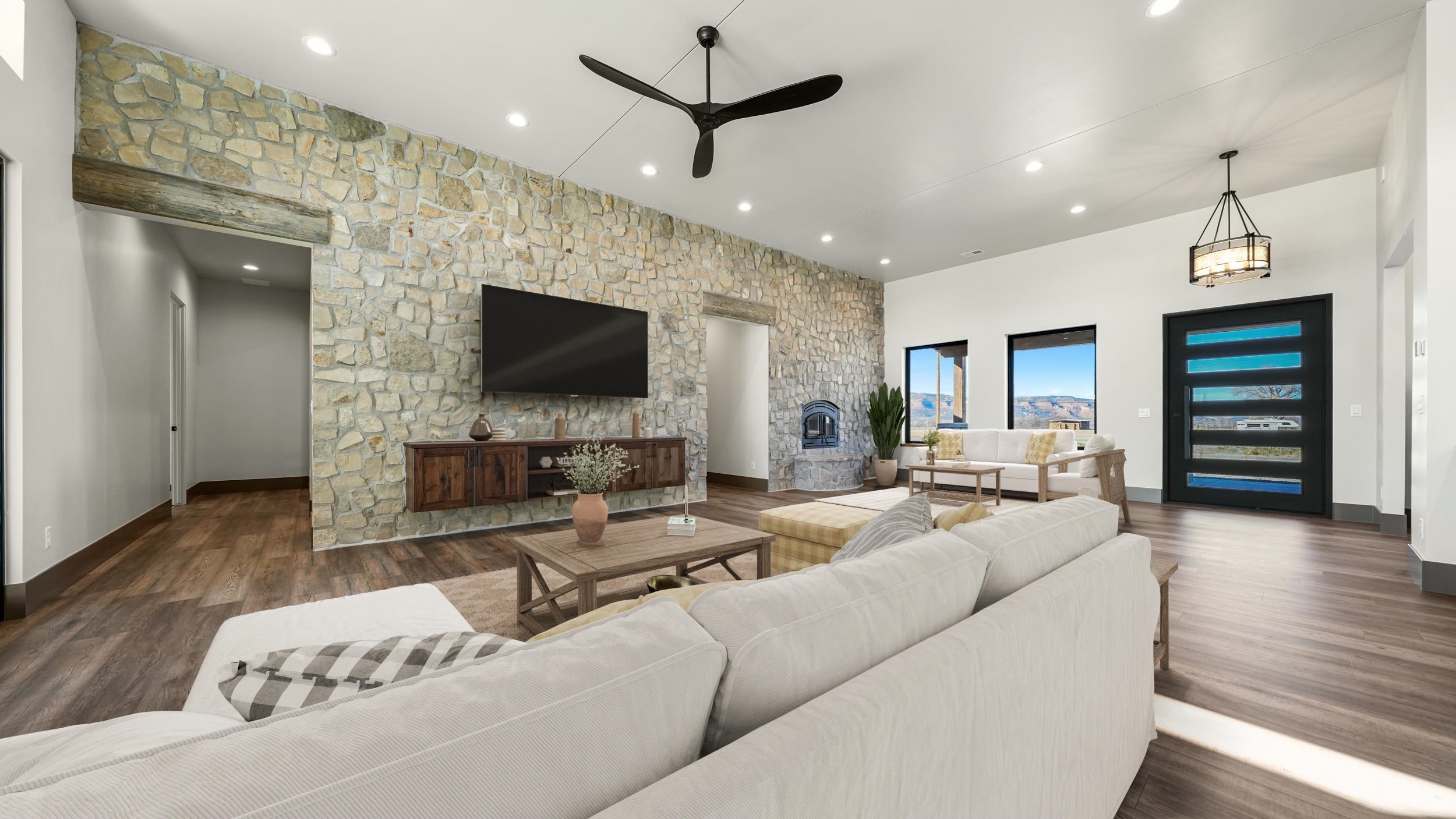 868 23 Road Property Photo 4