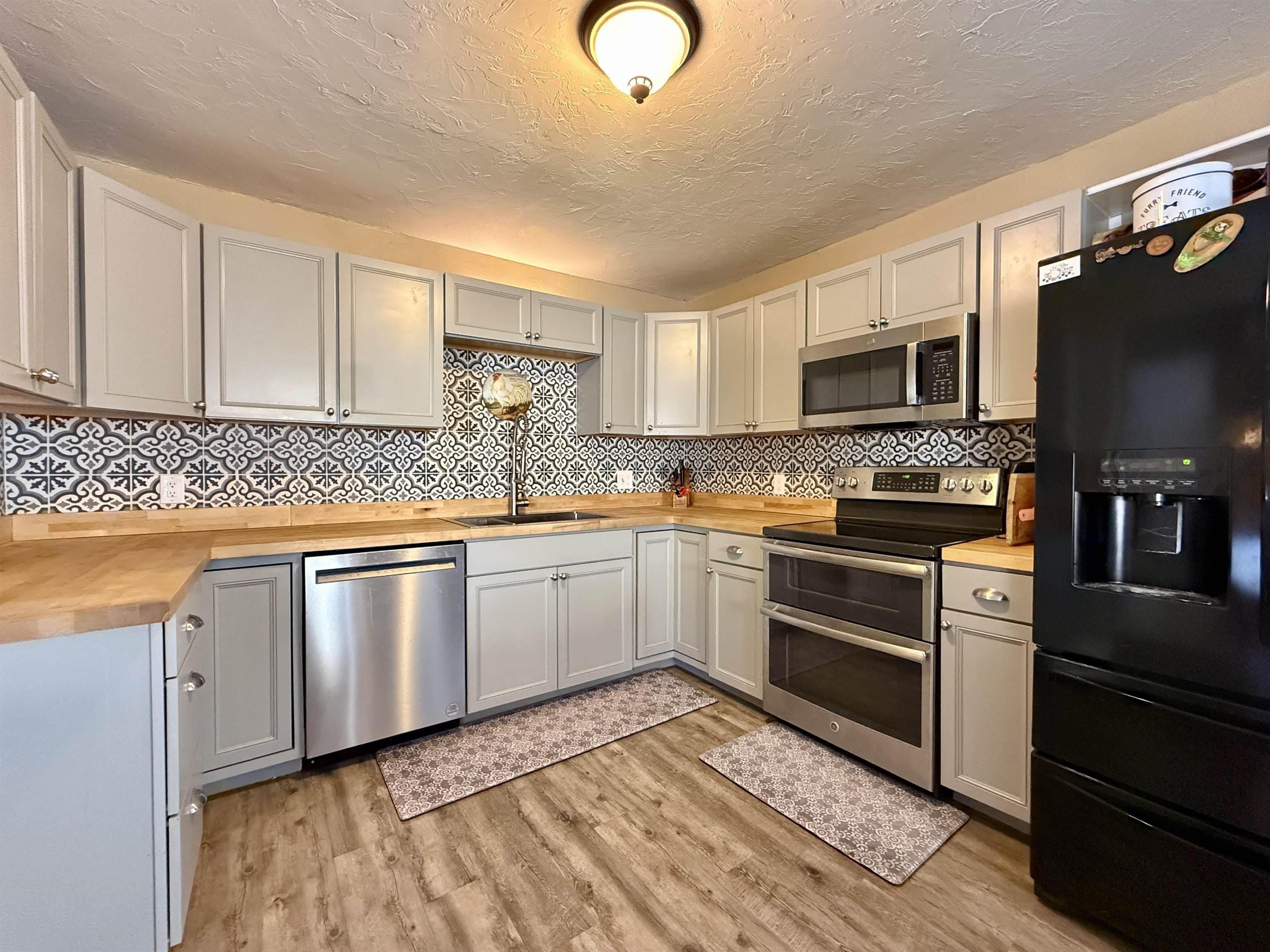 102 Davis Circle Property Photo 4