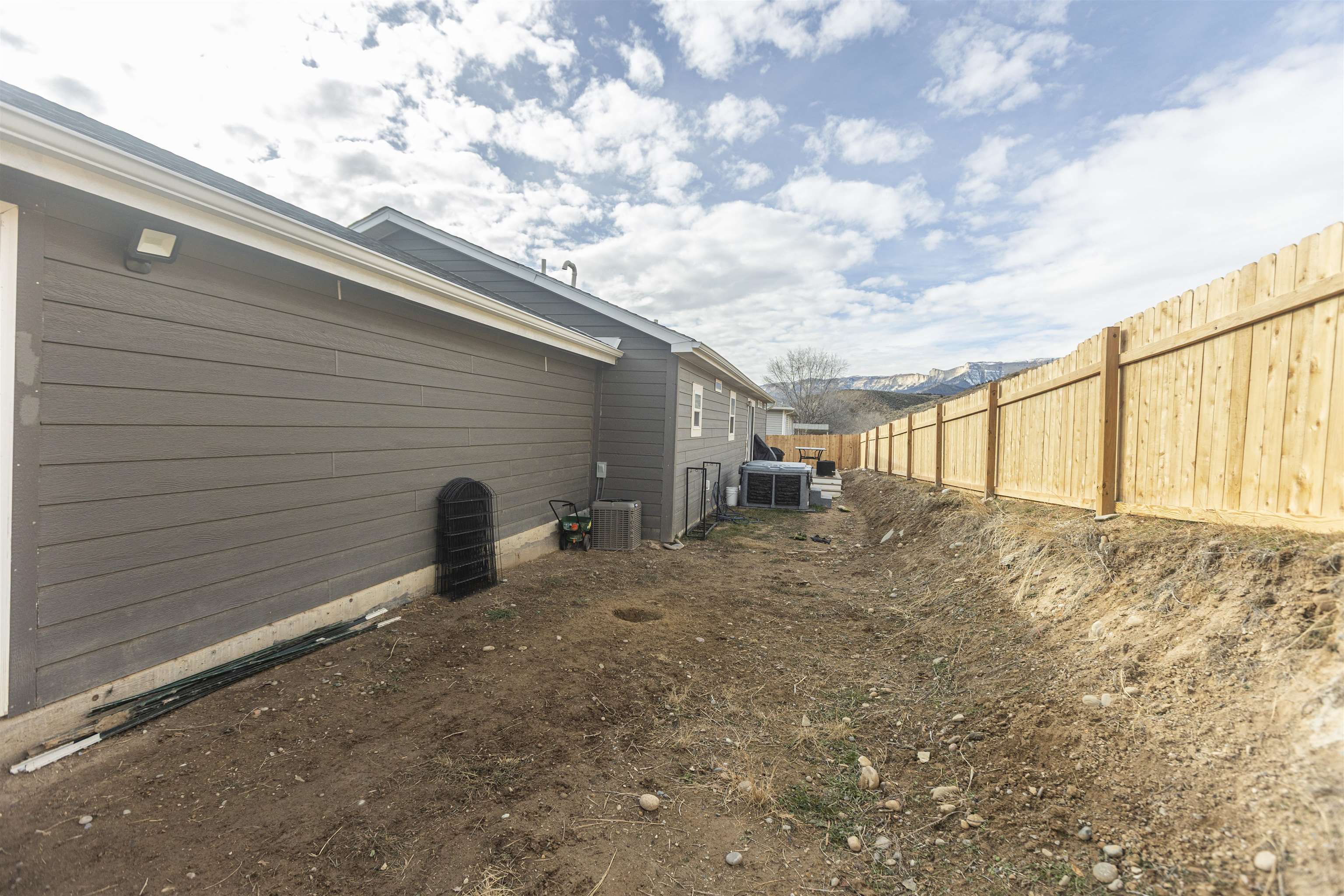 2432 Pioneer Way Property Photo 24