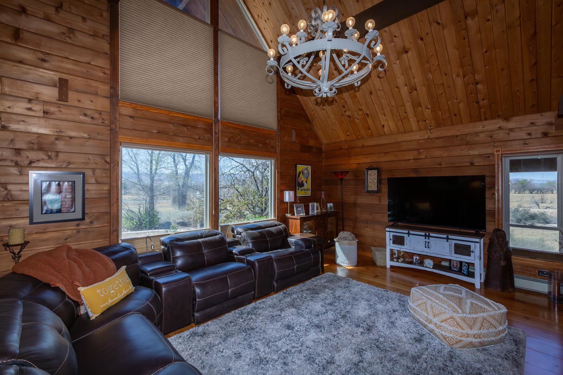 2472 H Road Property Photo 6