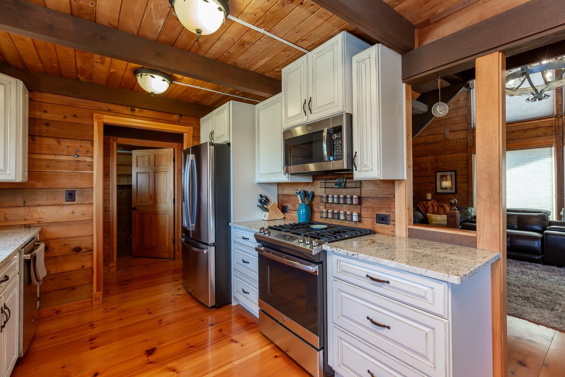 2472 H Road Property Photo 12