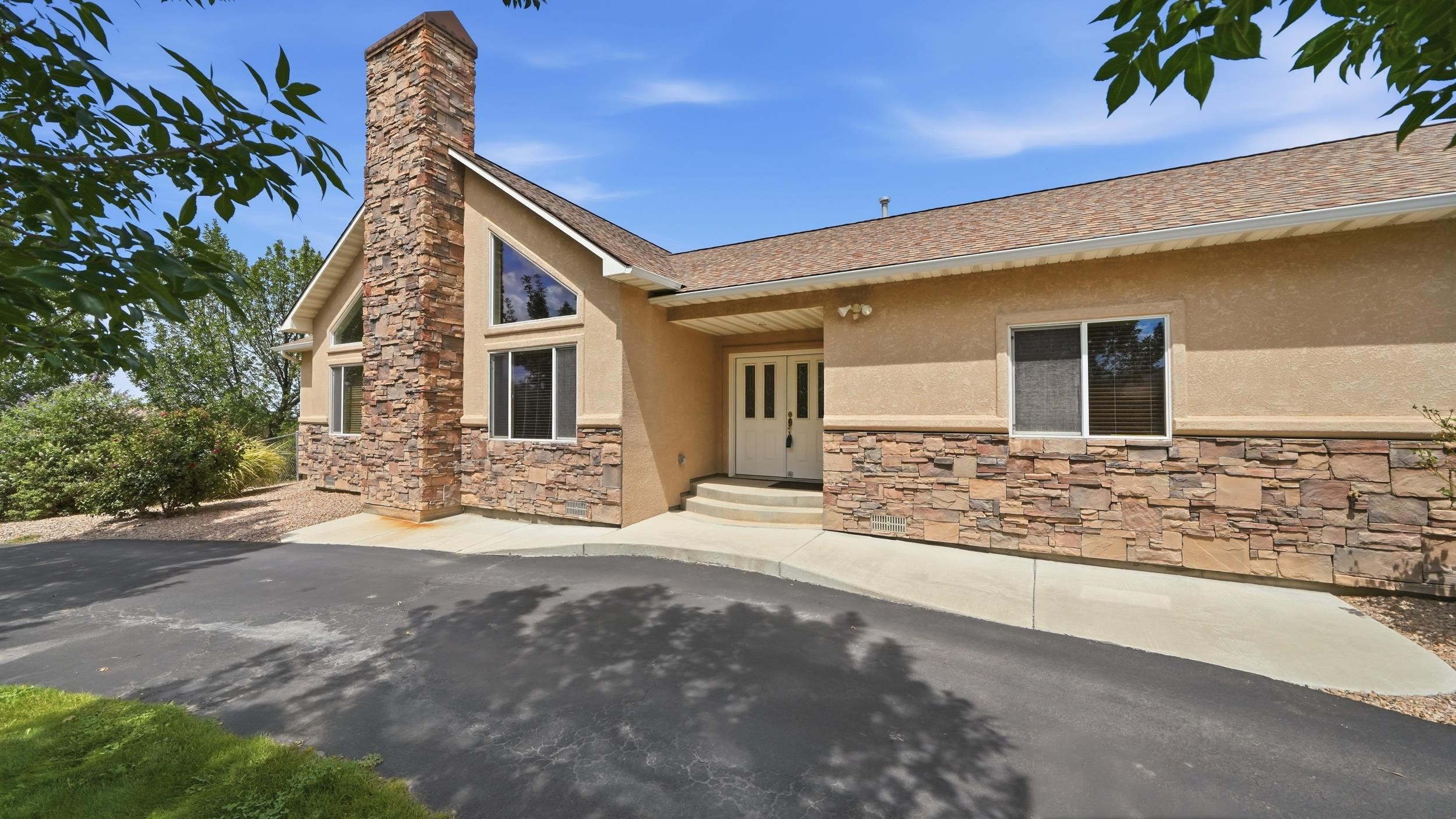 3280 B 1/2 Road Property Photo 3