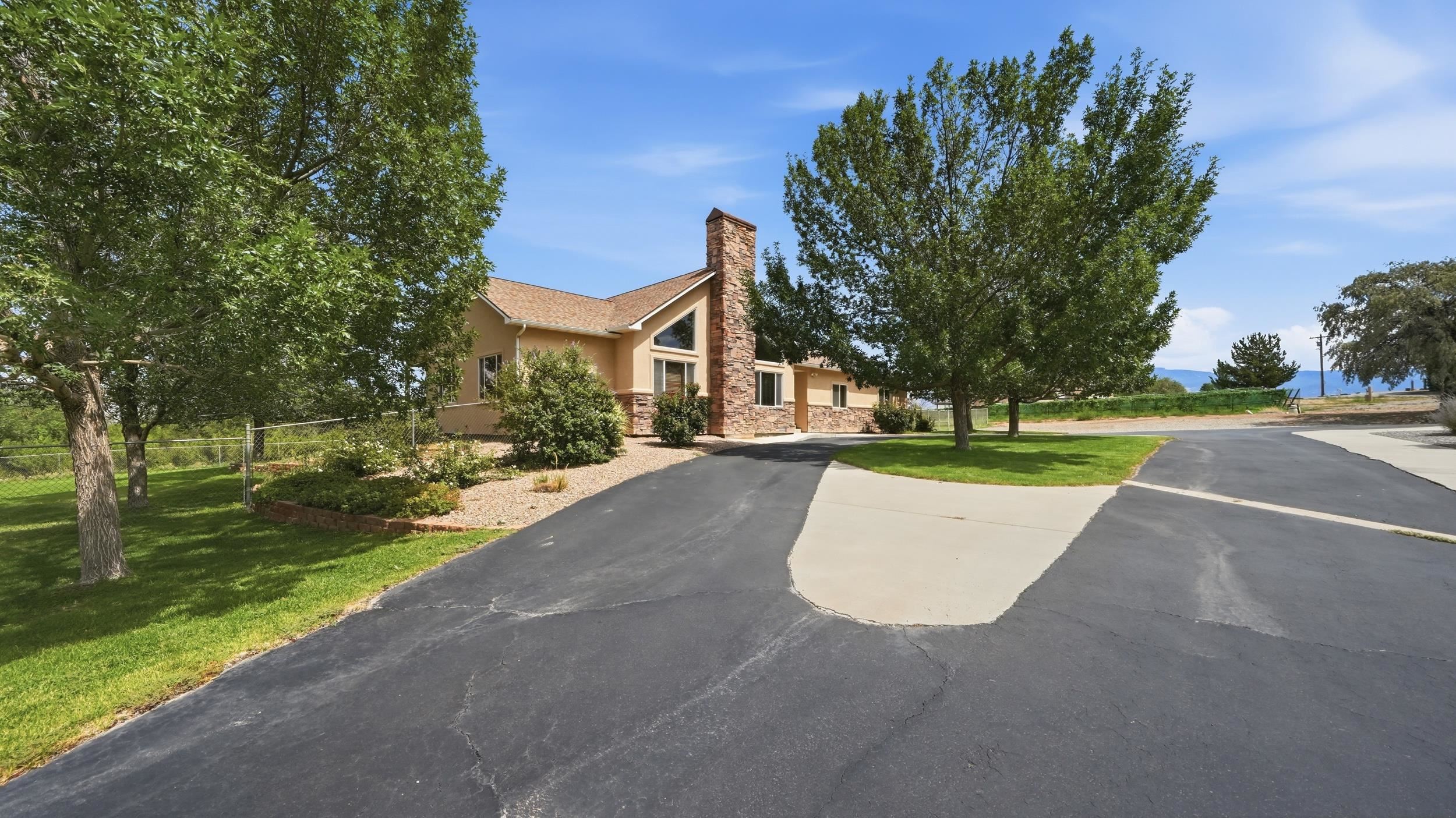 3280 B 1/2 Road Property Photo 4
