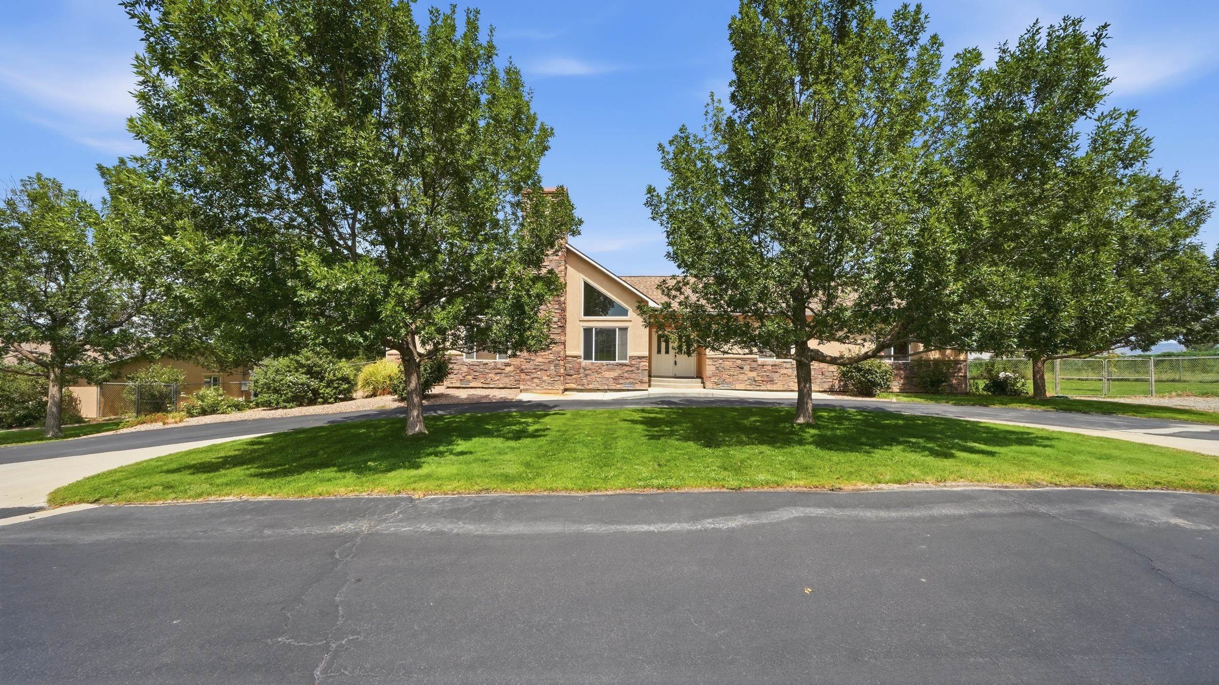 3280 B 1/2 Road Property Photo 5