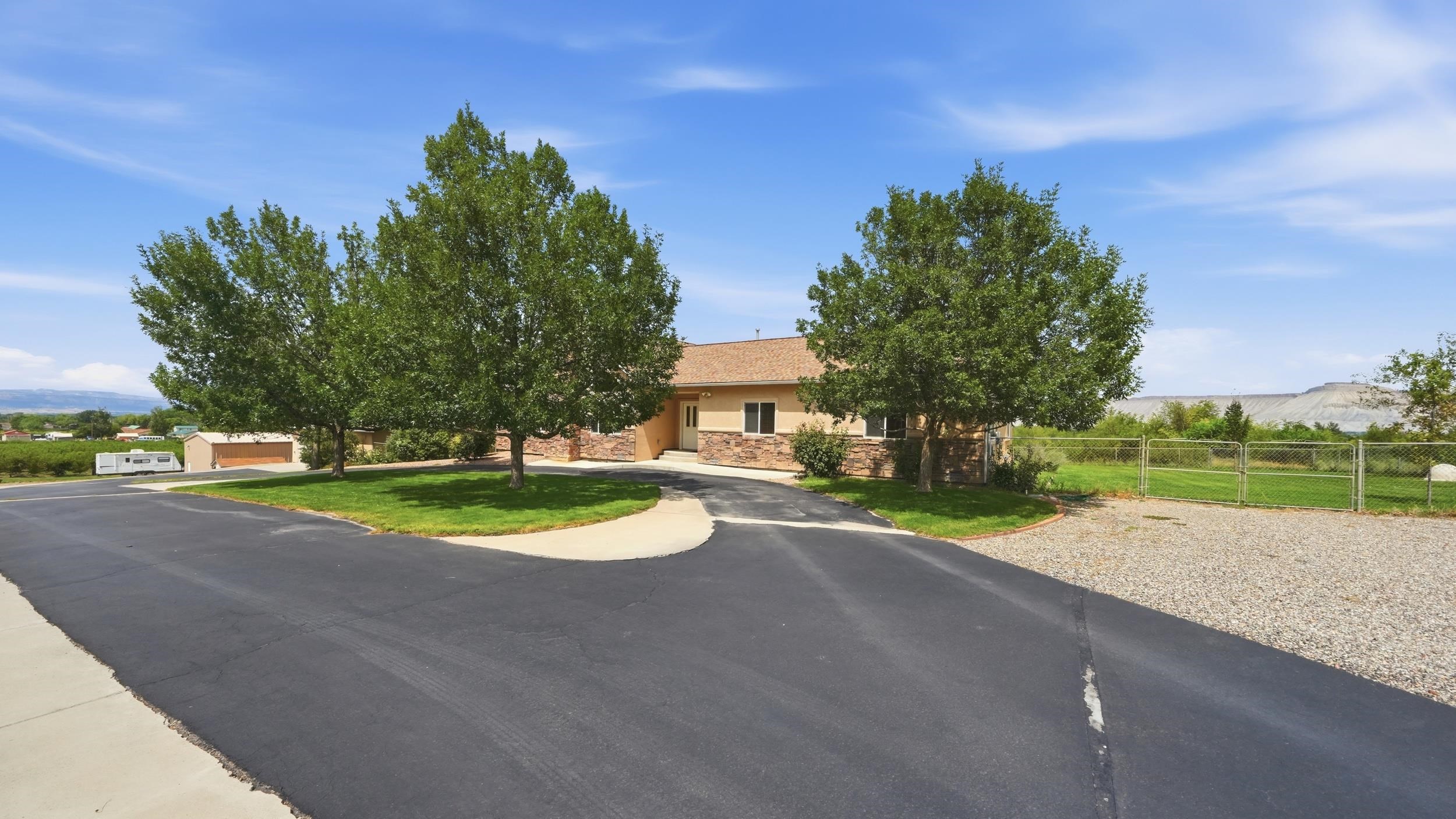 3280 B 1/2 Road Property Photo 6