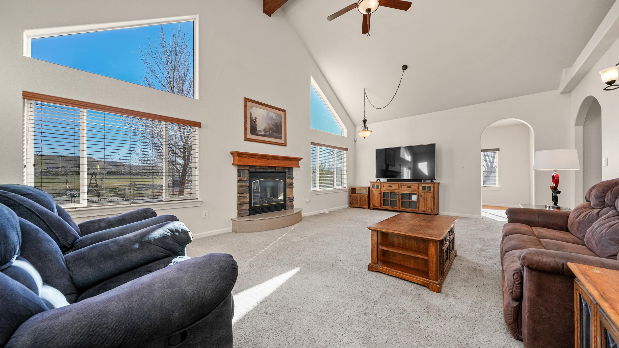 3280 B 1/2 Road Property Photo 8