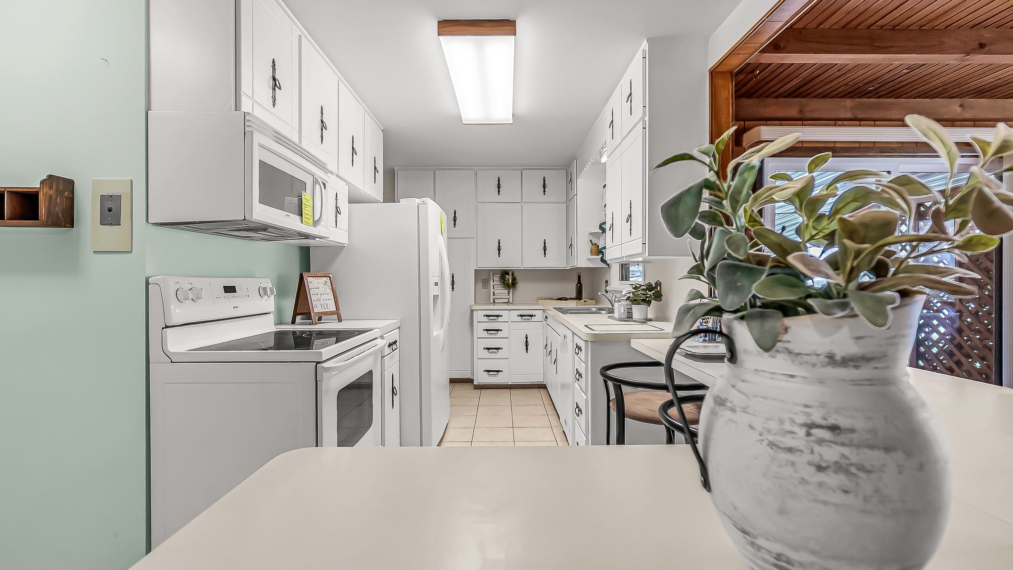 556 W 6th Street Property Photo 7