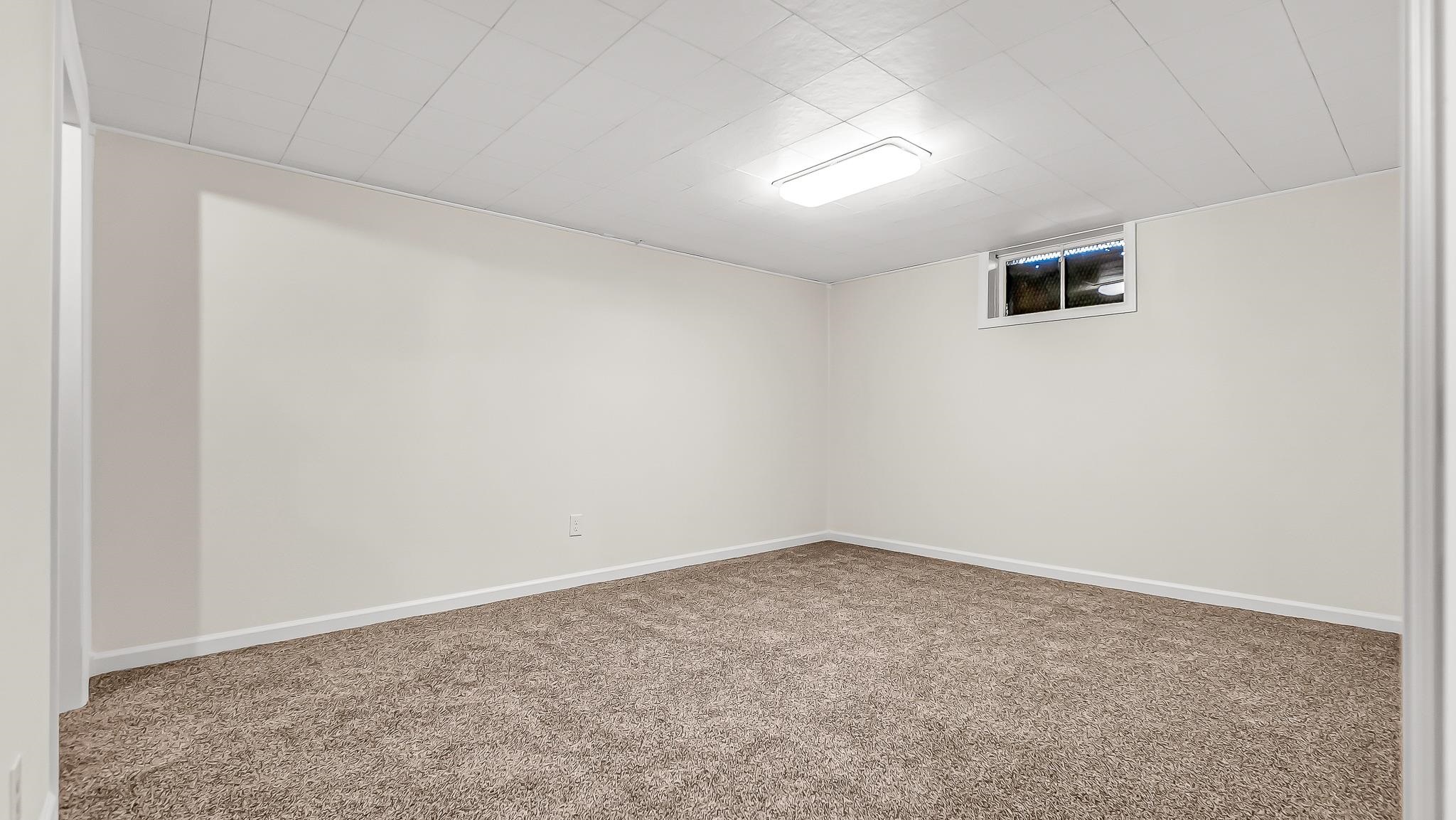 556 W 6th Street Property Photo 25